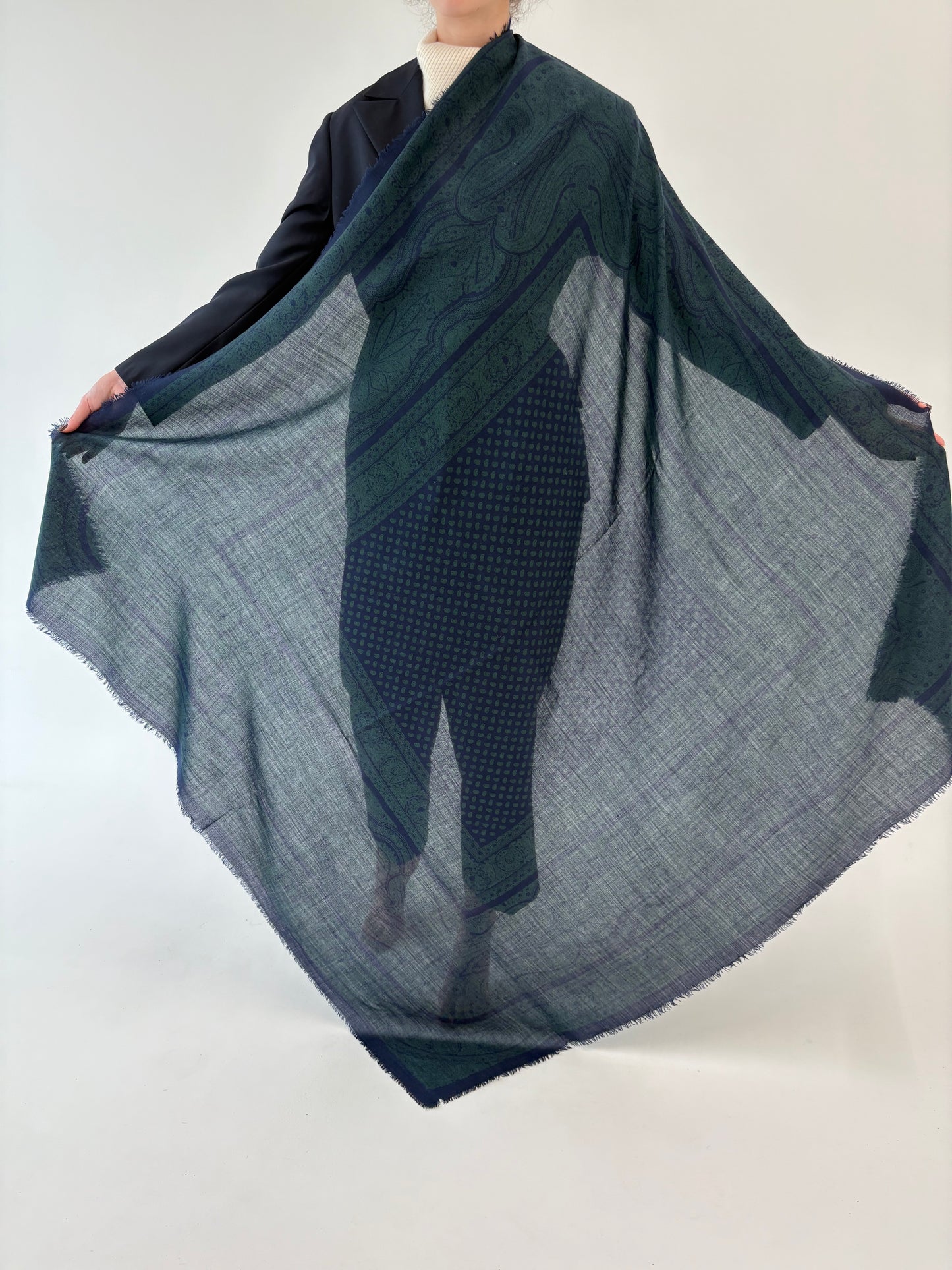 Eșarfă XXXL din lana extrem de fină forest green cu aubergine