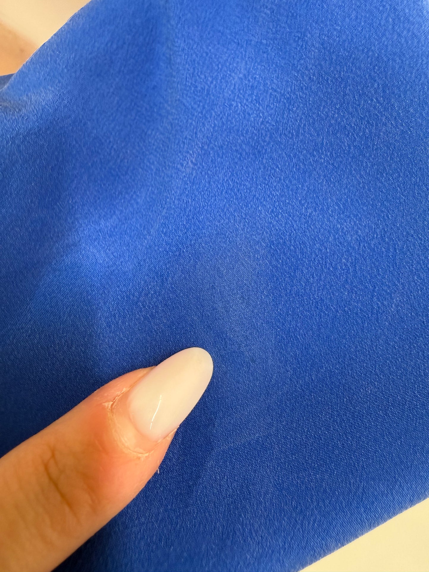 Rochie albastru regal din mătase naturală în croi minimalist