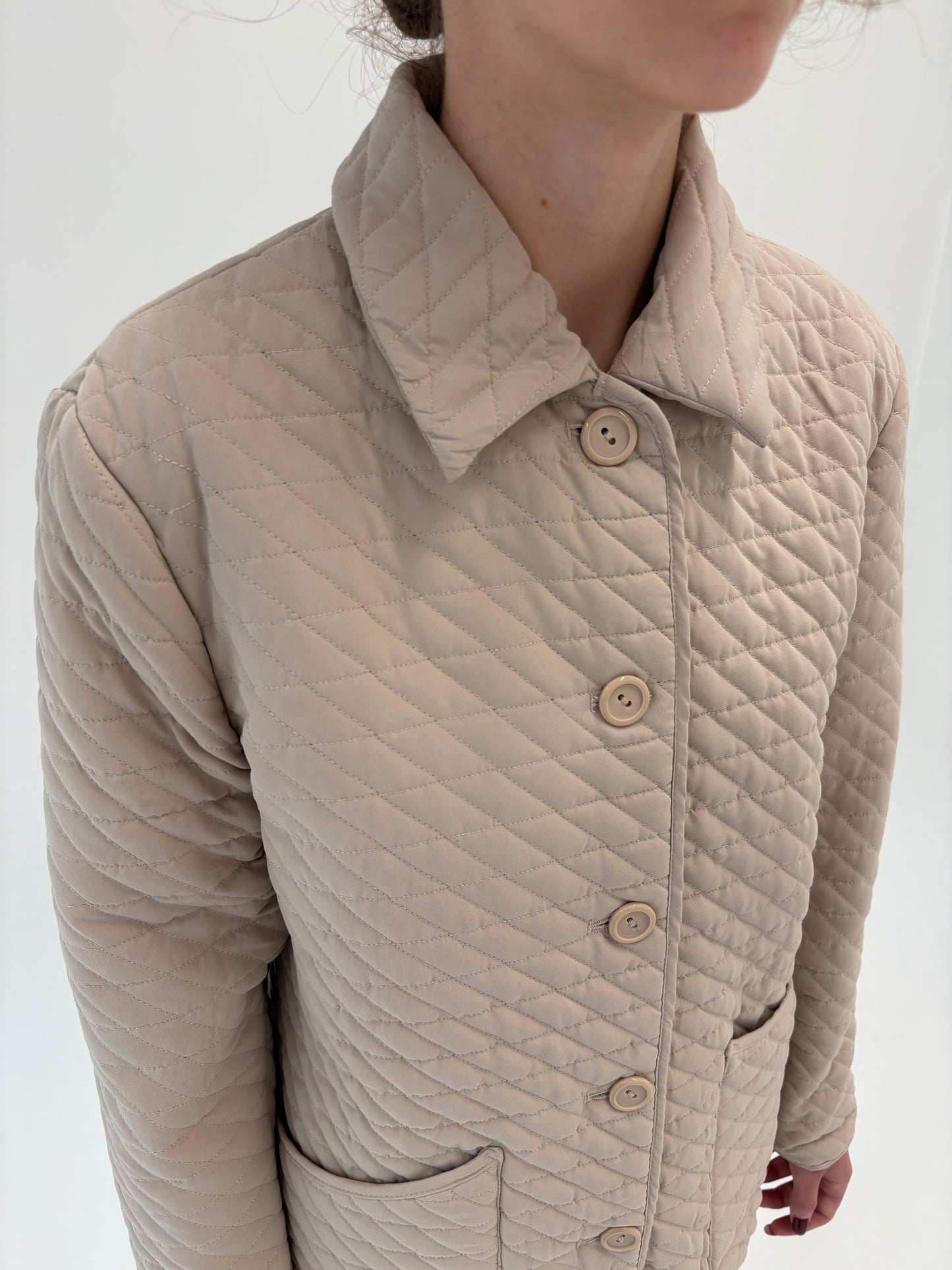 Geacă matlasata camel în croi clasic