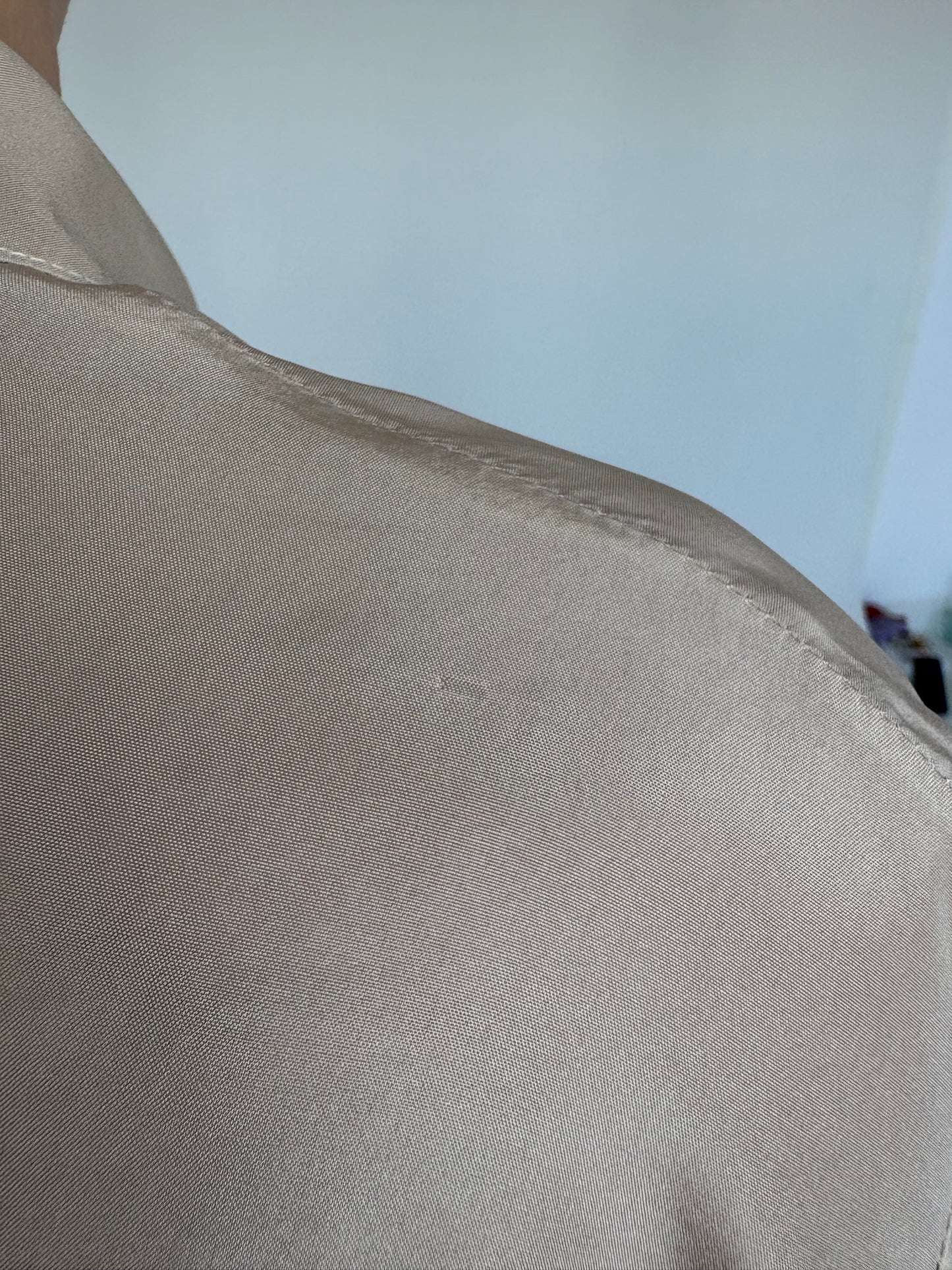 Cămașa light nude din mătase naturală cu broderie delicată