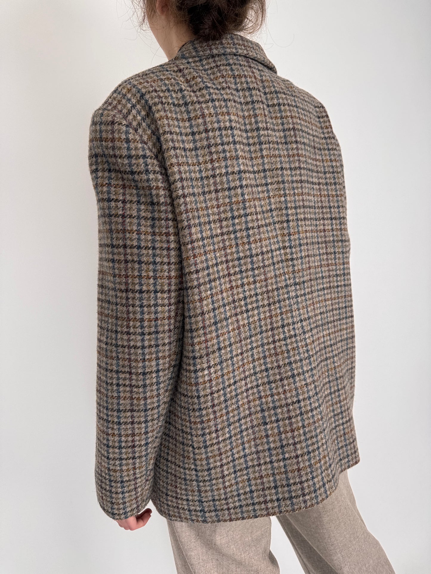 Sacou dark nude în carouri din tweed gros de lana