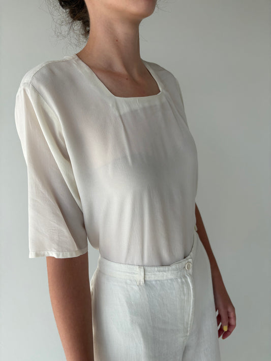 Top vintage în croi minimalist din mătase naturală butter nude