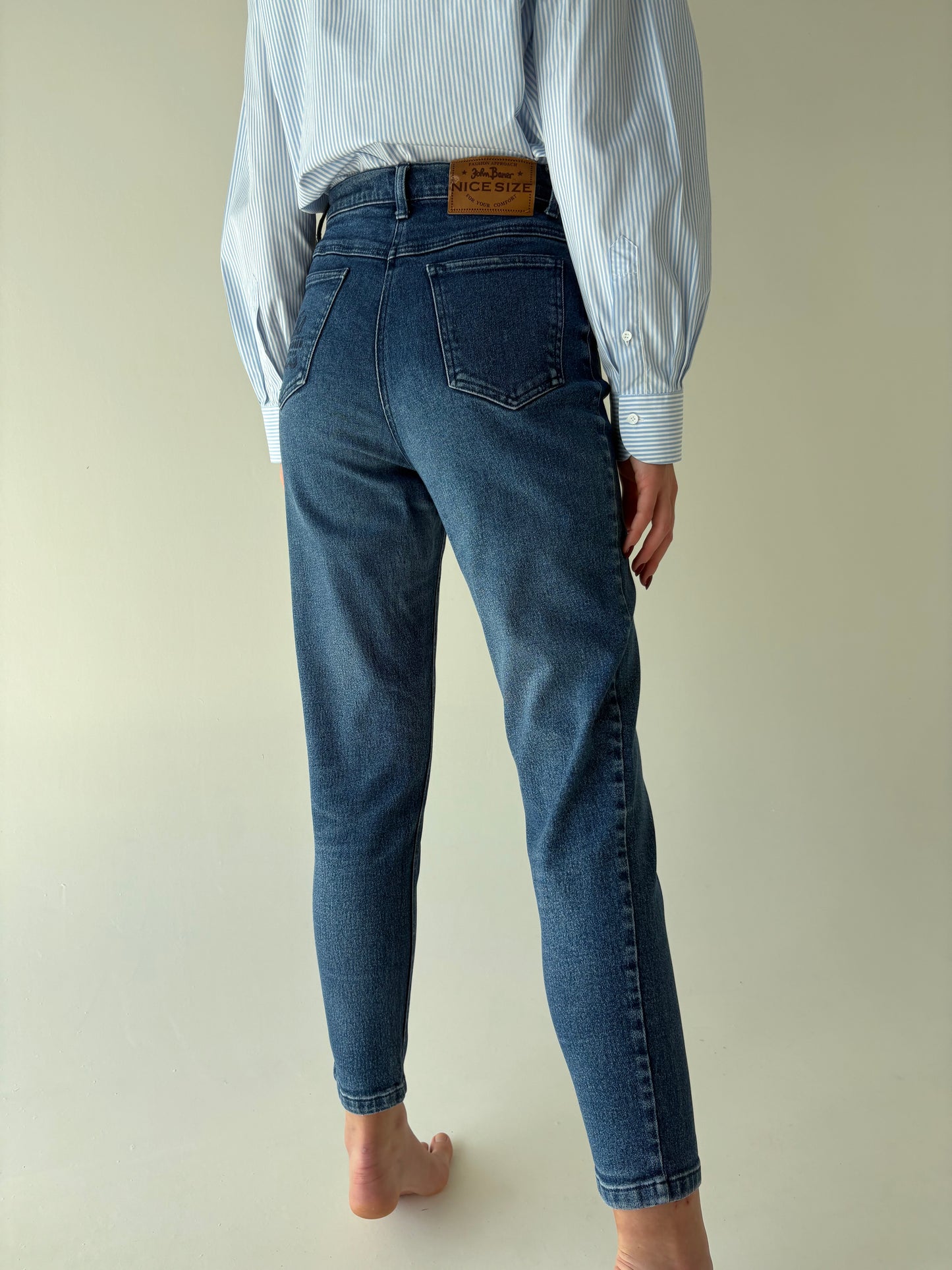 Jeans vintage darker wash modelator mom fit