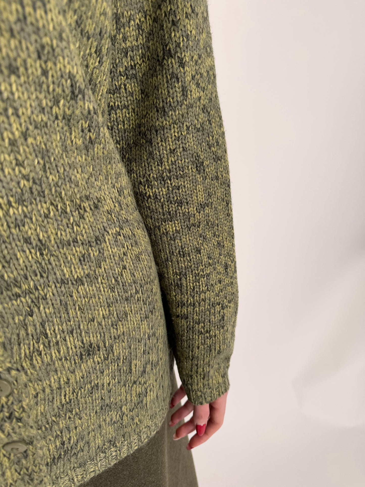 Cardigan din lana extrem de fină de gramaj mare în nuanțe de verde