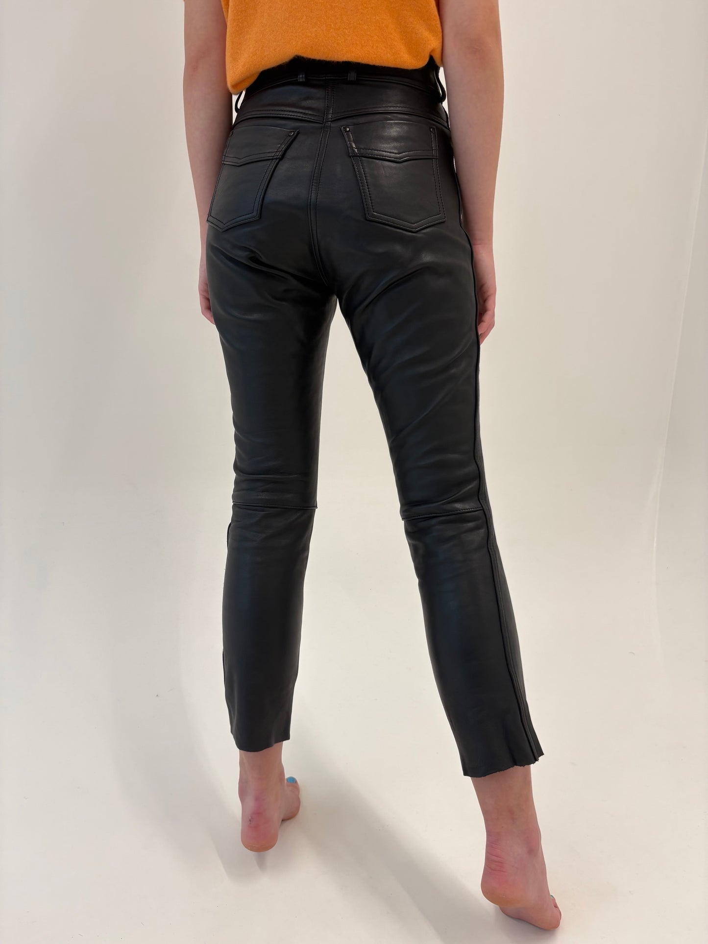 Pantaloni din piele naturală extrem de fină