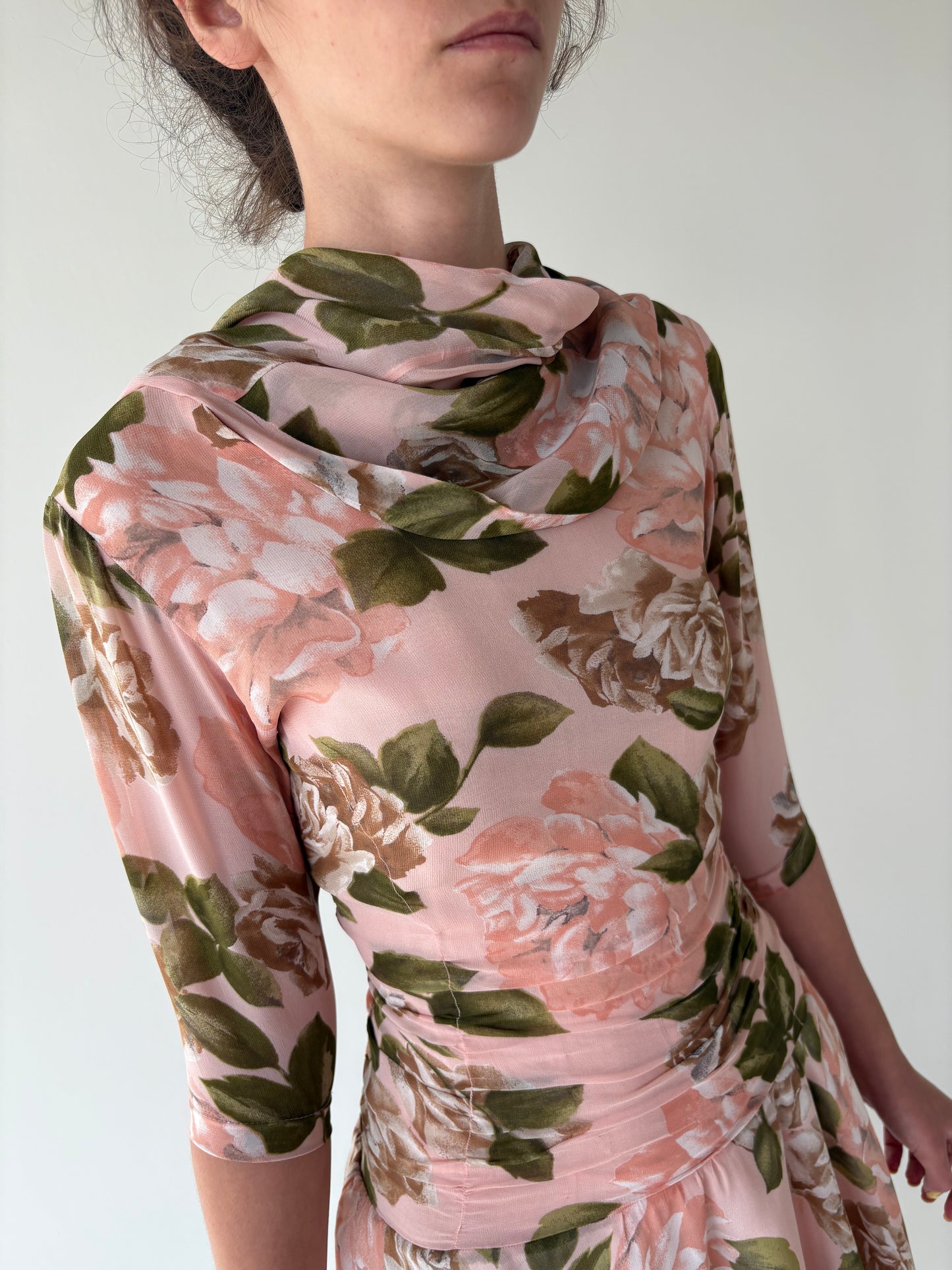 Rochie vintage powder pink cu talie ultra marcată și print superb floral