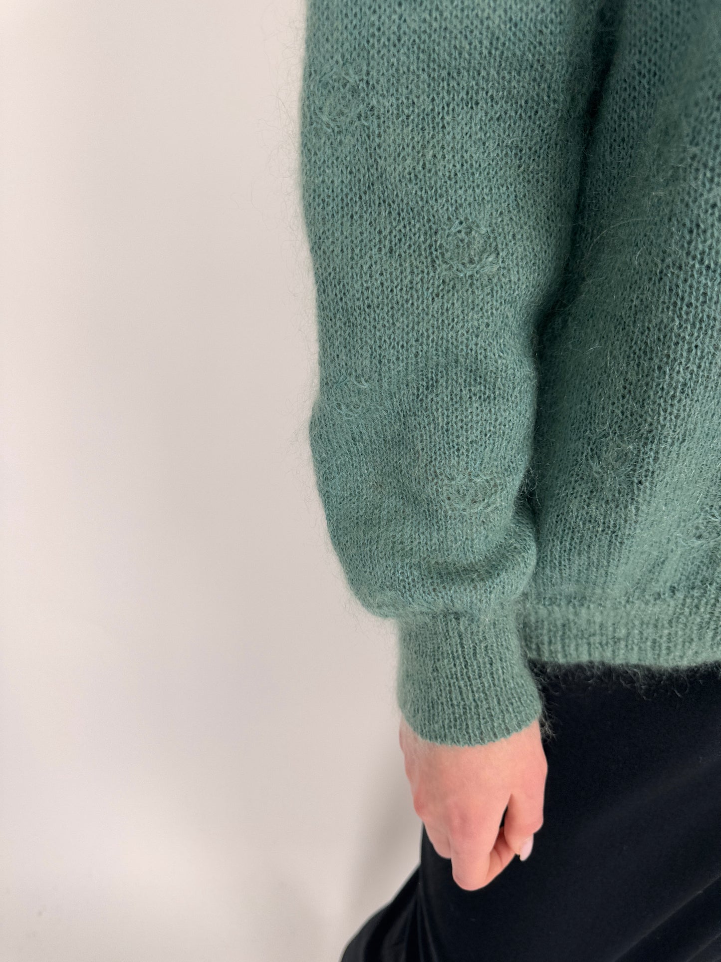 Cardigan italian bijuterie lucrat manual din baby mohair