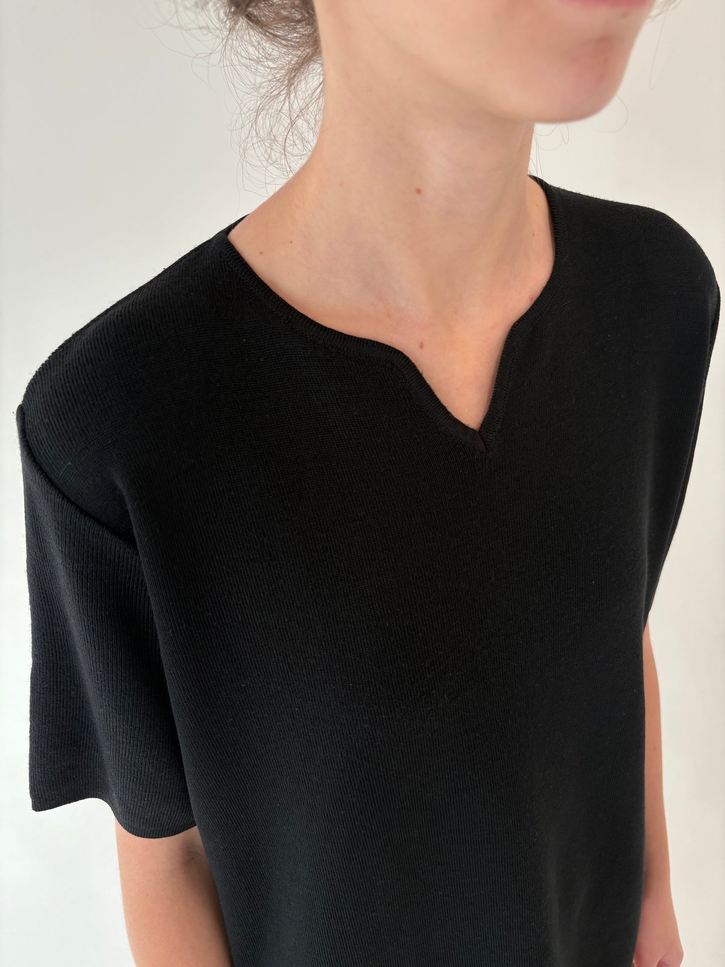 Top negru din lana merino extrafina de gramaj mare