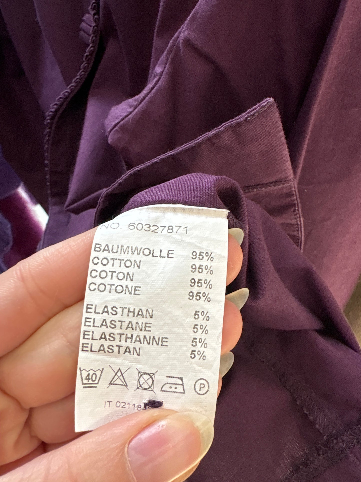 Cămașa aubergine cu mini jabou aubergine din poplin ușor modelator