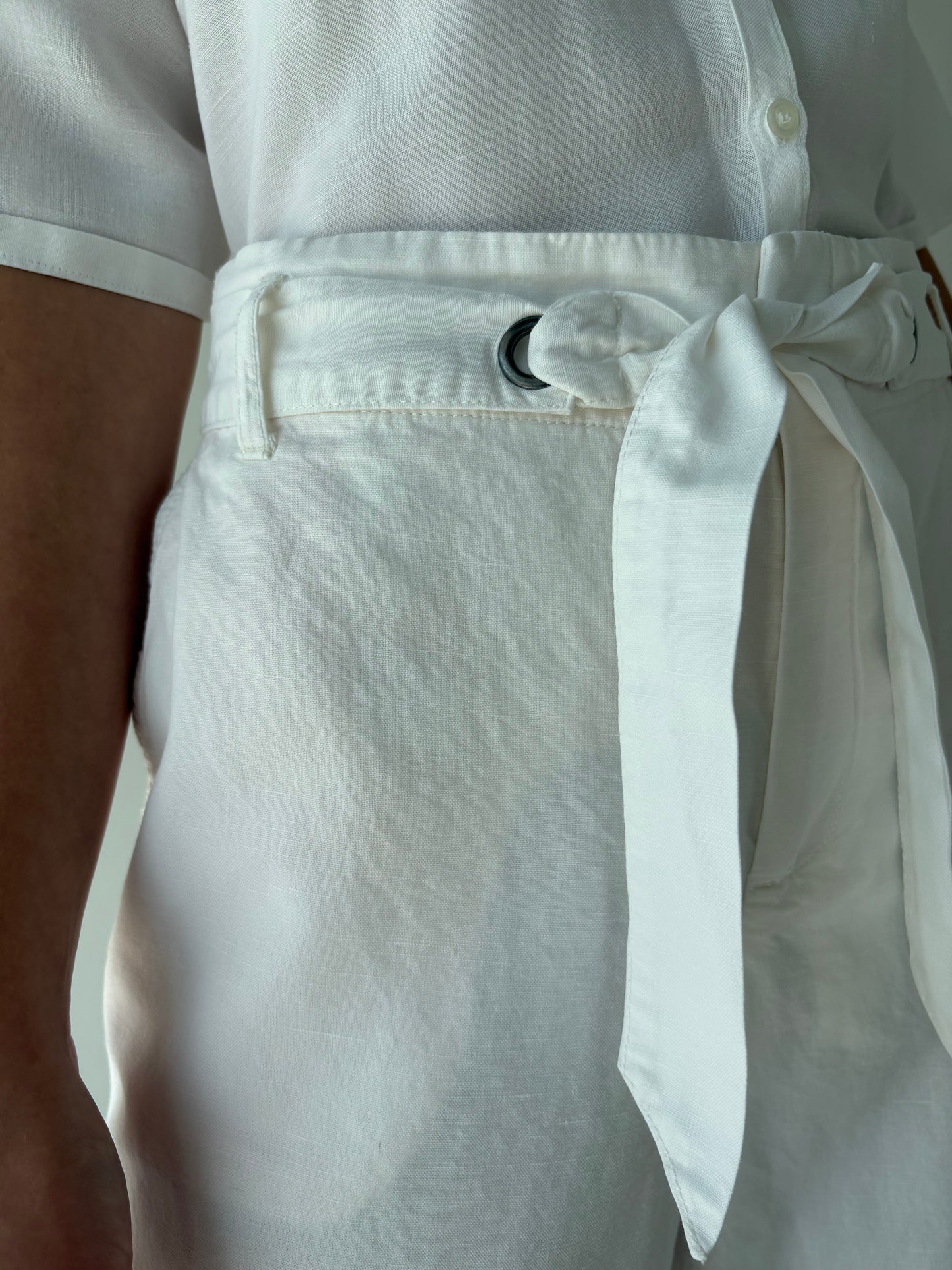 Culottes din pânză ușor structurată cu un touch strech și influențe sport