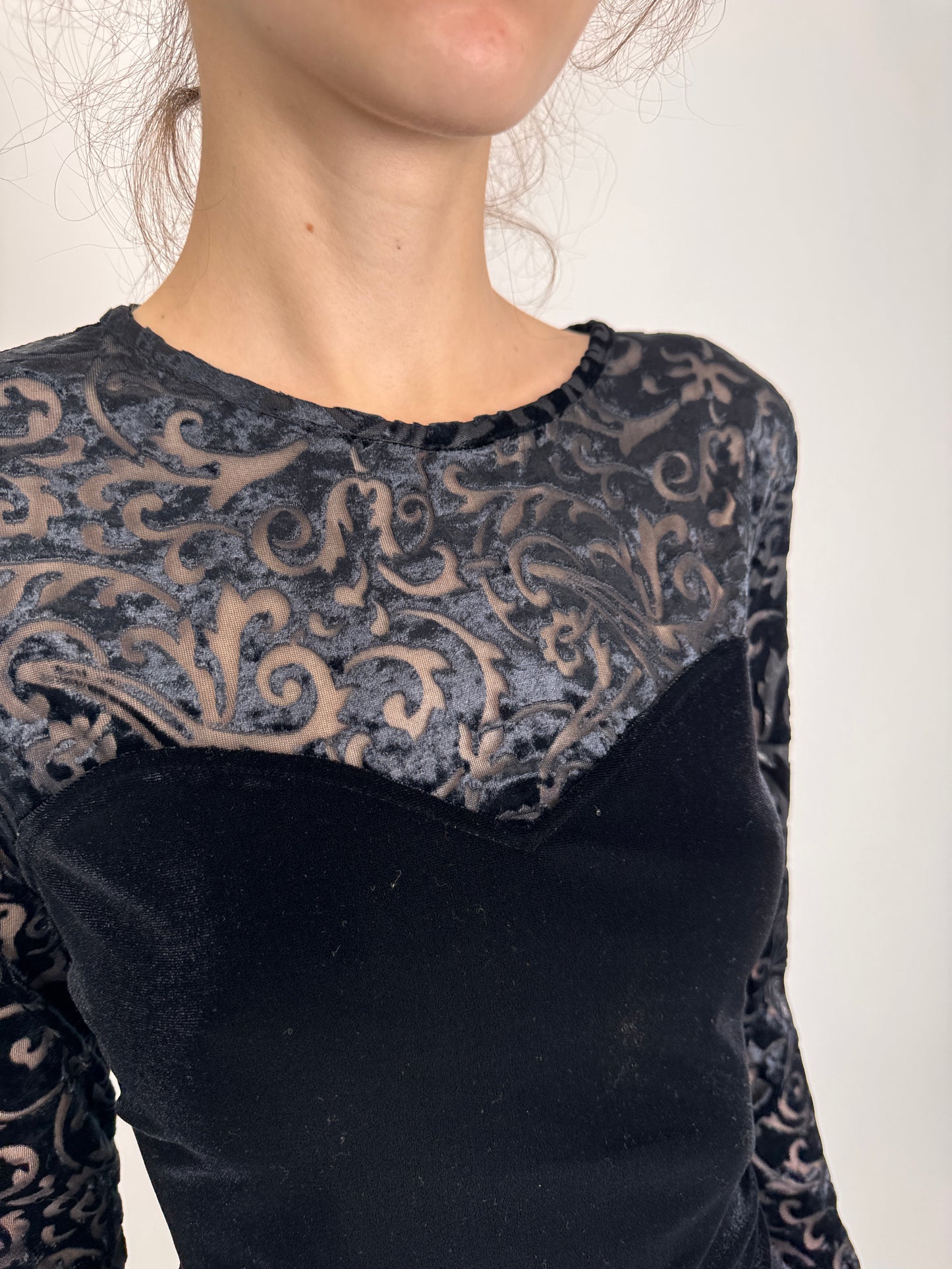 LBD vintage superb în croi minimalist din catifea modelatoare