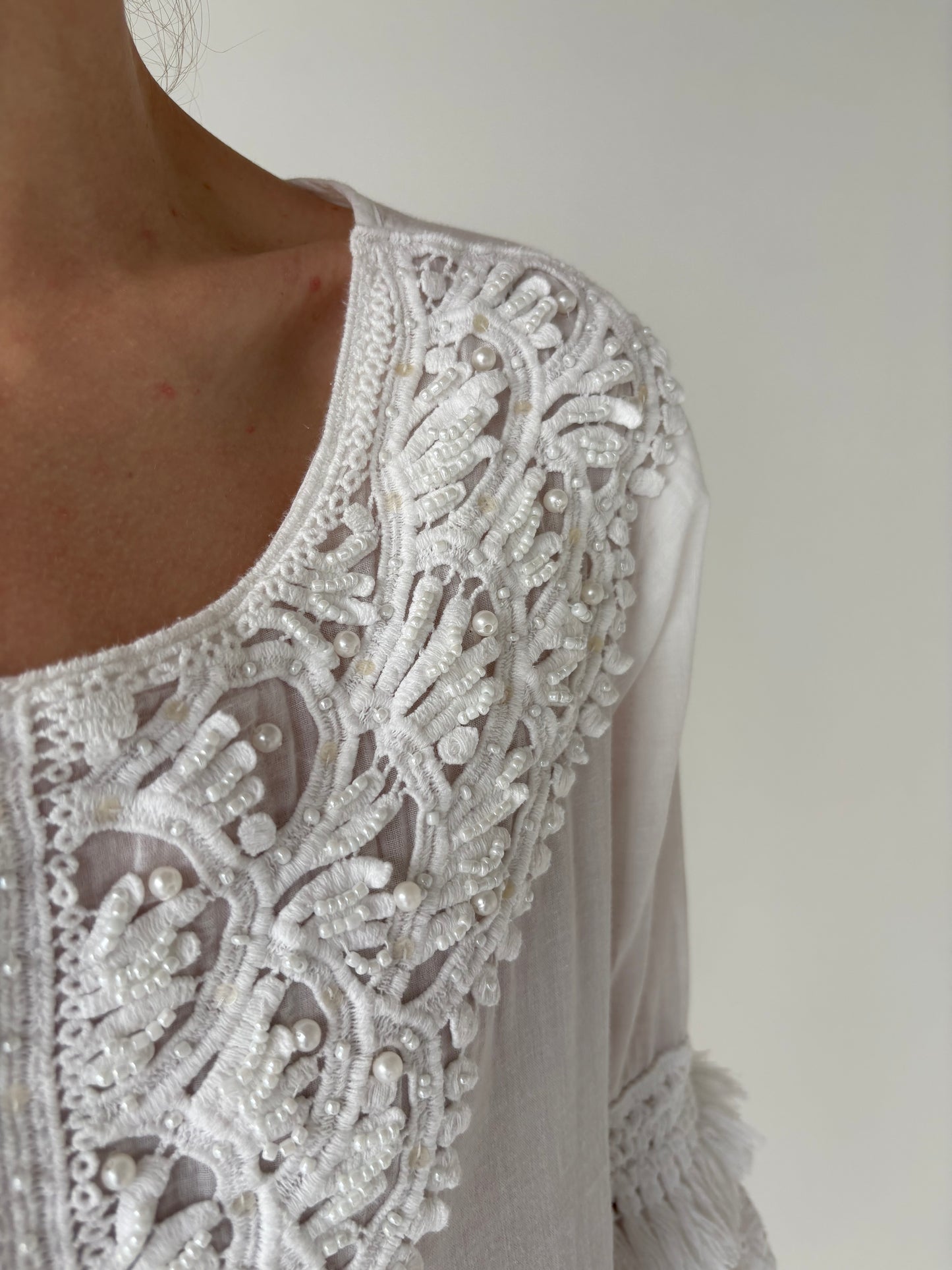 Rochie super vaporoasă cu aplicații și dentală din pânză extrafina
