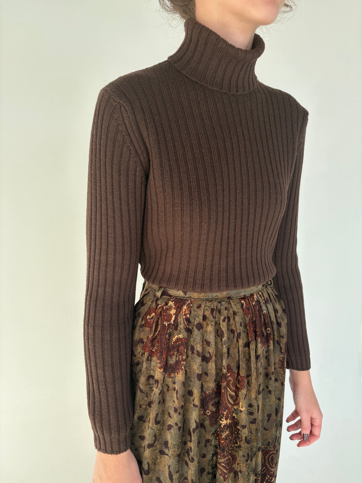 Maleta chocolate brown din lana merino extrafina de gramaj mare ribbed