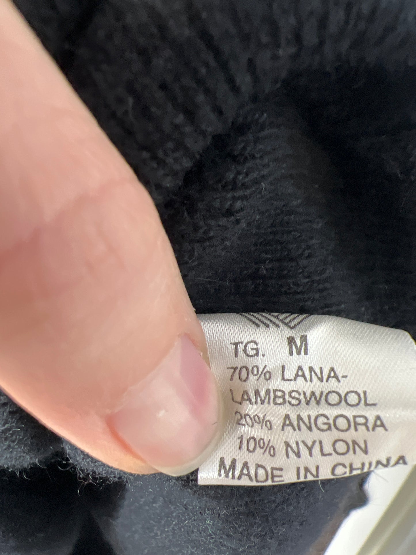 Fustă neagră cu șliț din tricot extrafin de lana și Angora cu talie înaltă