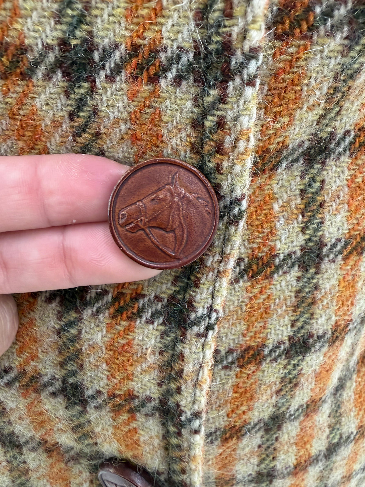 Sacou petite Alberta Feretti petite cambrat din tweed gros de lana camel