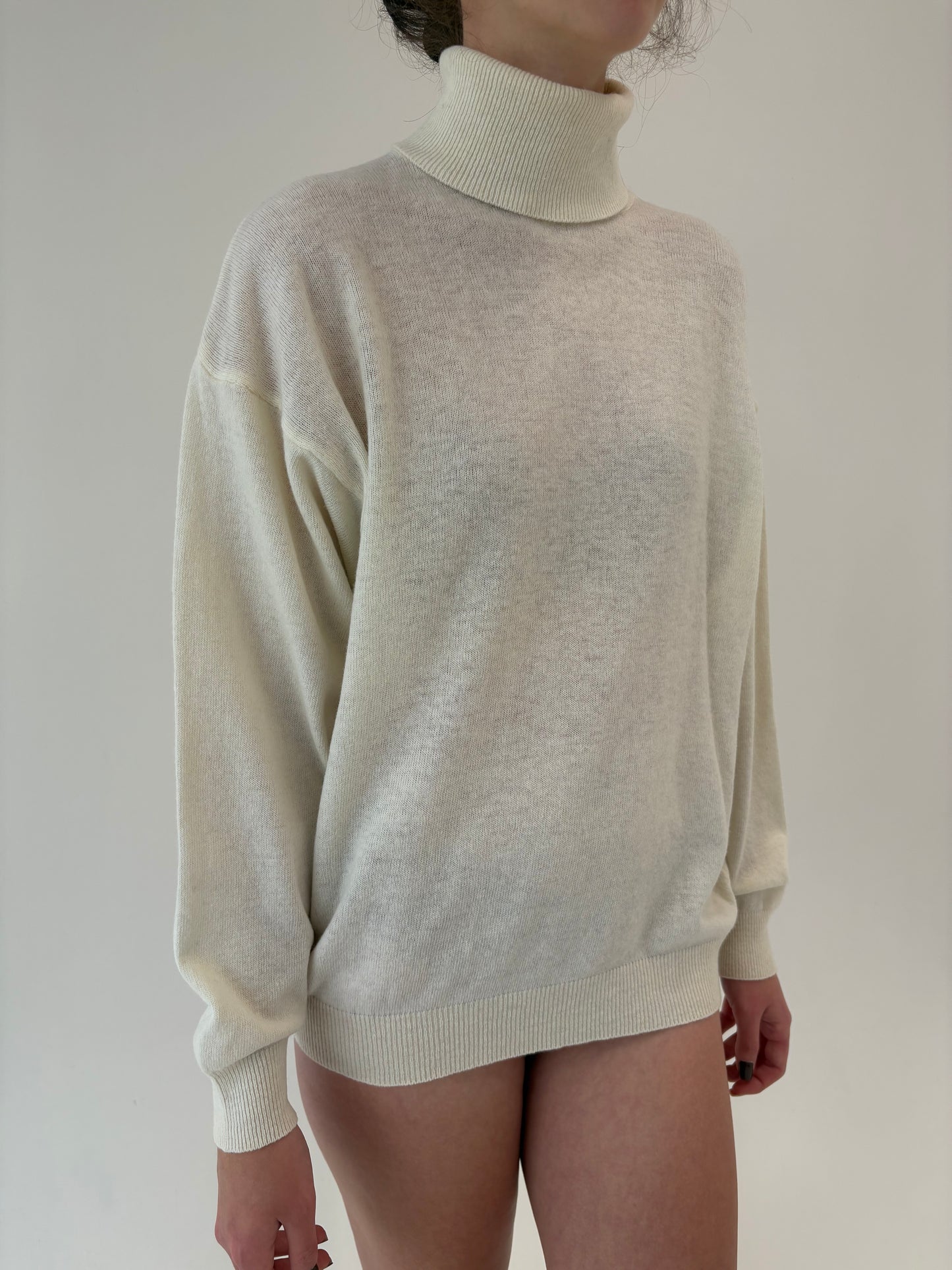 Maleta vintage off white în croi lejer din lana fina