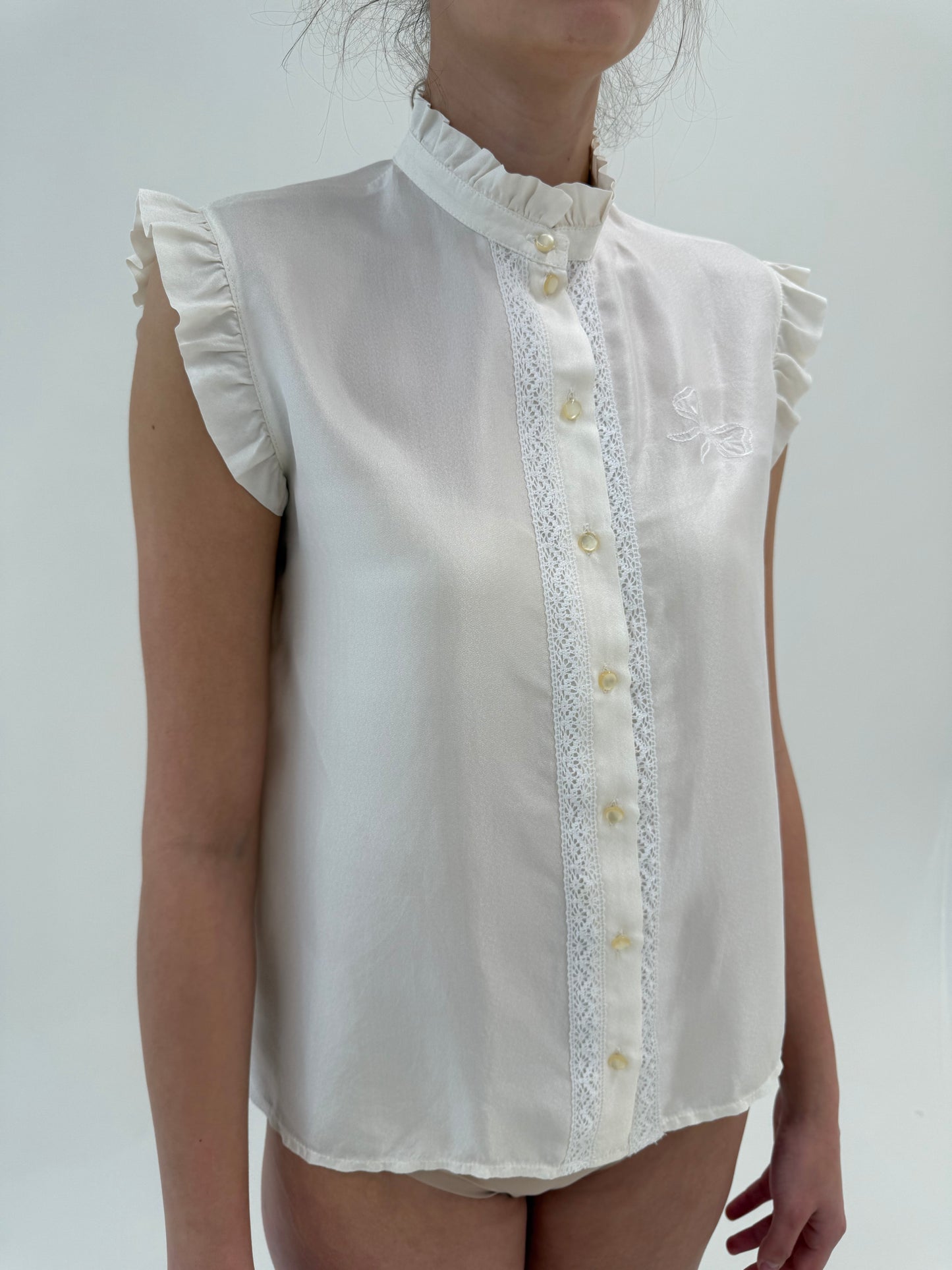 Cămașa vintage italiană din mătase naturală perlata cu dantelă și broderie