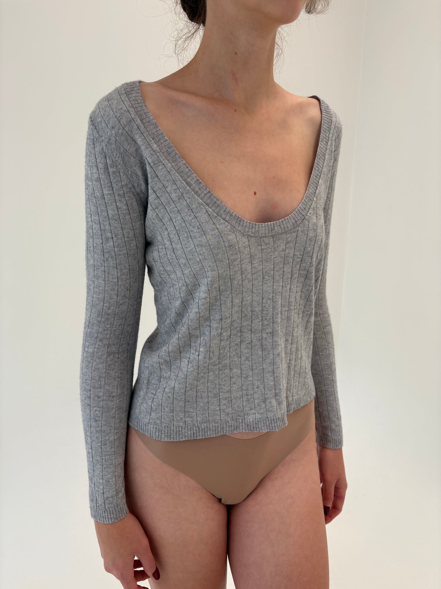 Pulover de designer din lana merino extrafina subtire cu decolteu generos