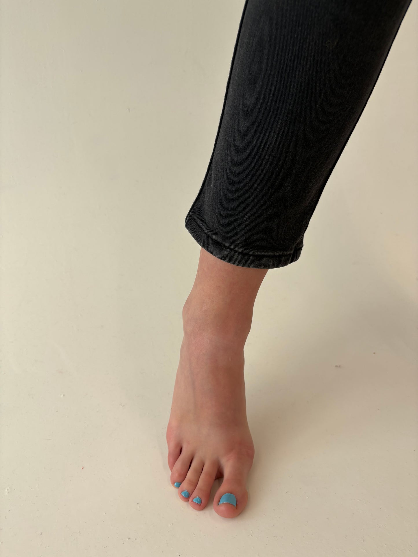 Jeans vintage ultra modelator mom fit cu talie ultra înaltă