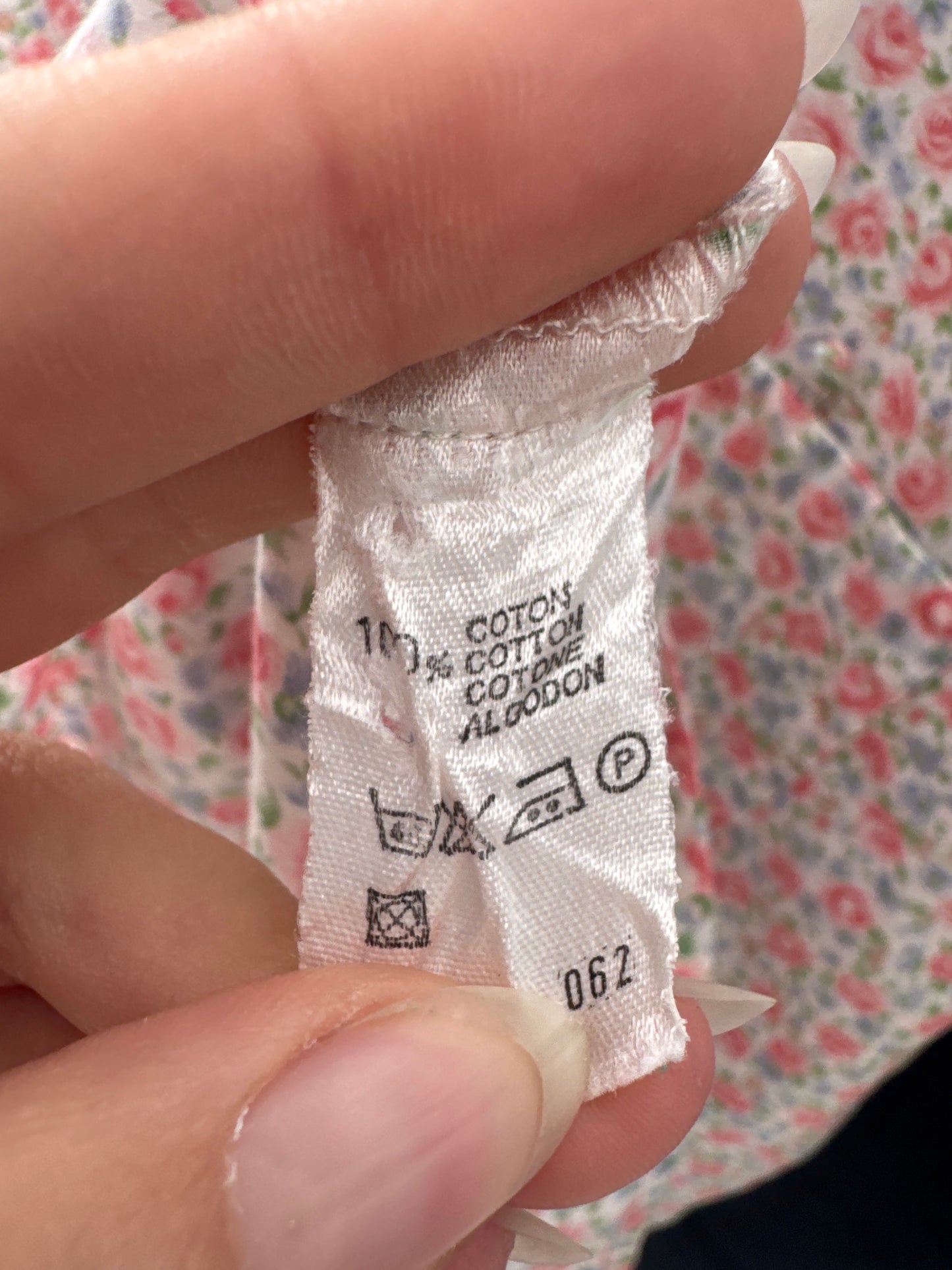 Cămașa luxury Cacharel din bumbac excepțional cu print floral delicat