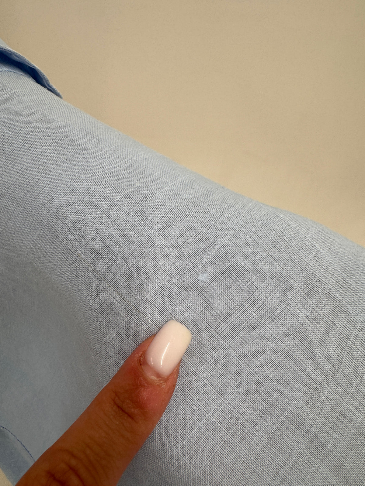 Cămașa bijuterie din in baby blue cu broderie manuală delicată