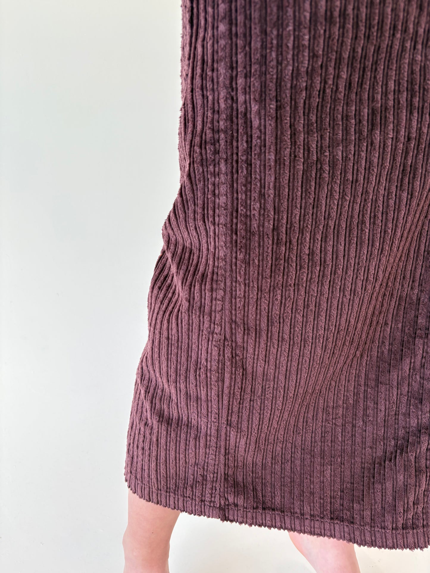 Fustă vintage maxi aubergine din corduroy cu talie ultra înaltă