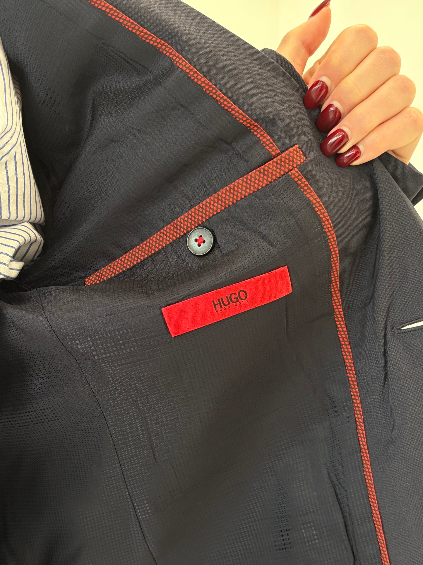 Costum Hugo Boss Navy din lana extrafina ușor lucioasă de la zi la seară