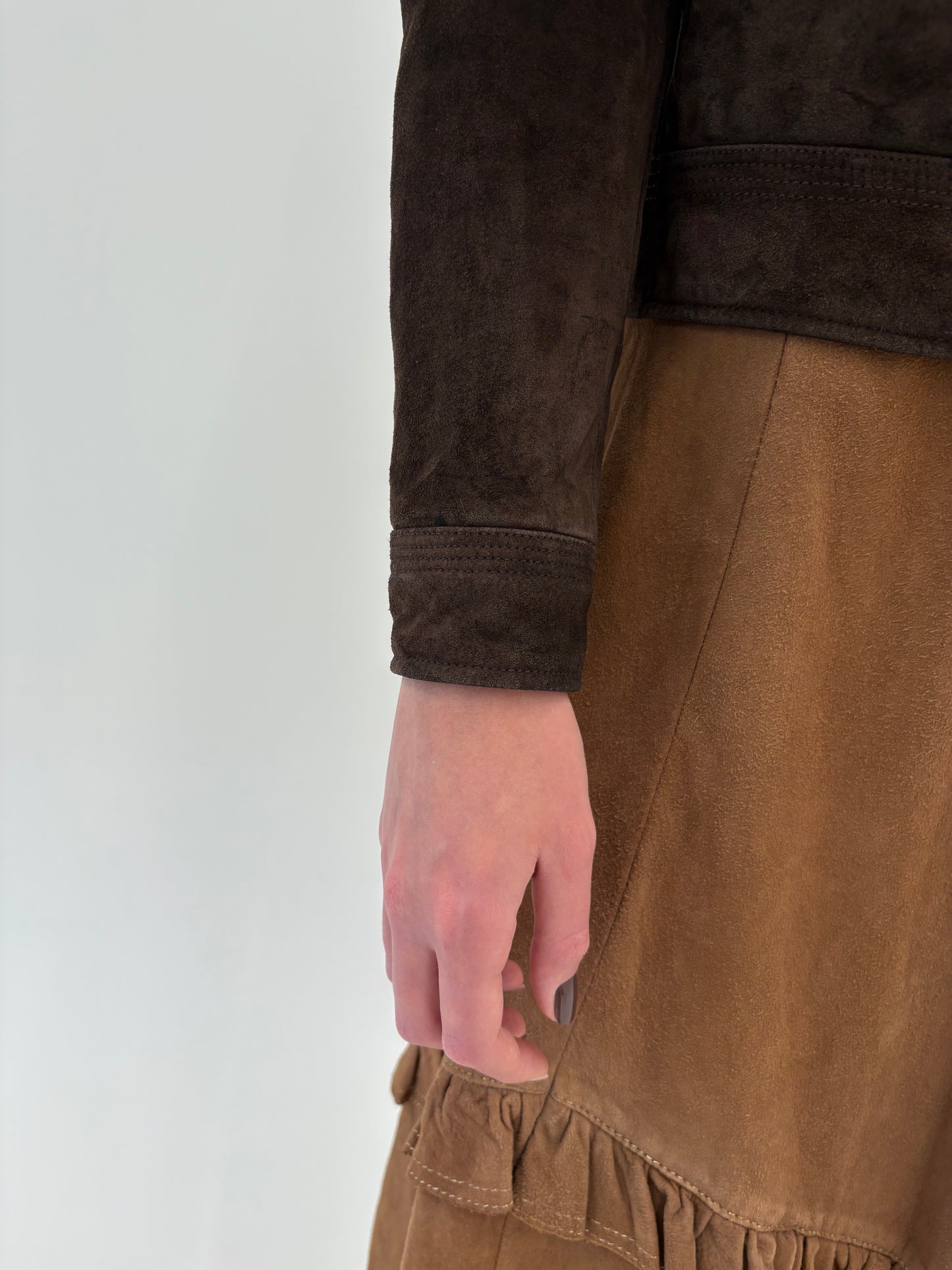 Geacă din piele naturală întoarsă chocolate brown în croi actual