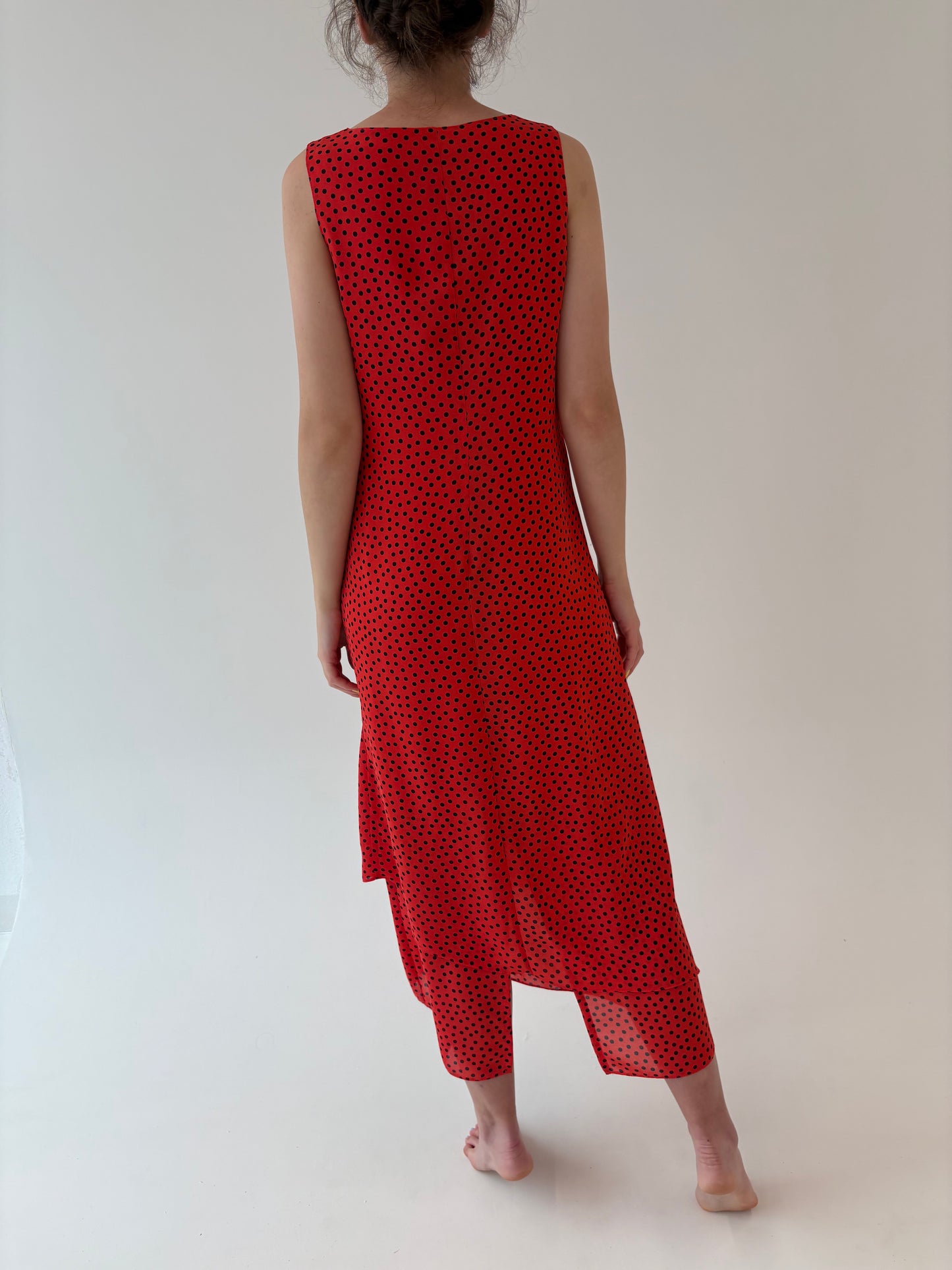 Rochie maxi vintage coral red cu buline în croi minimalist