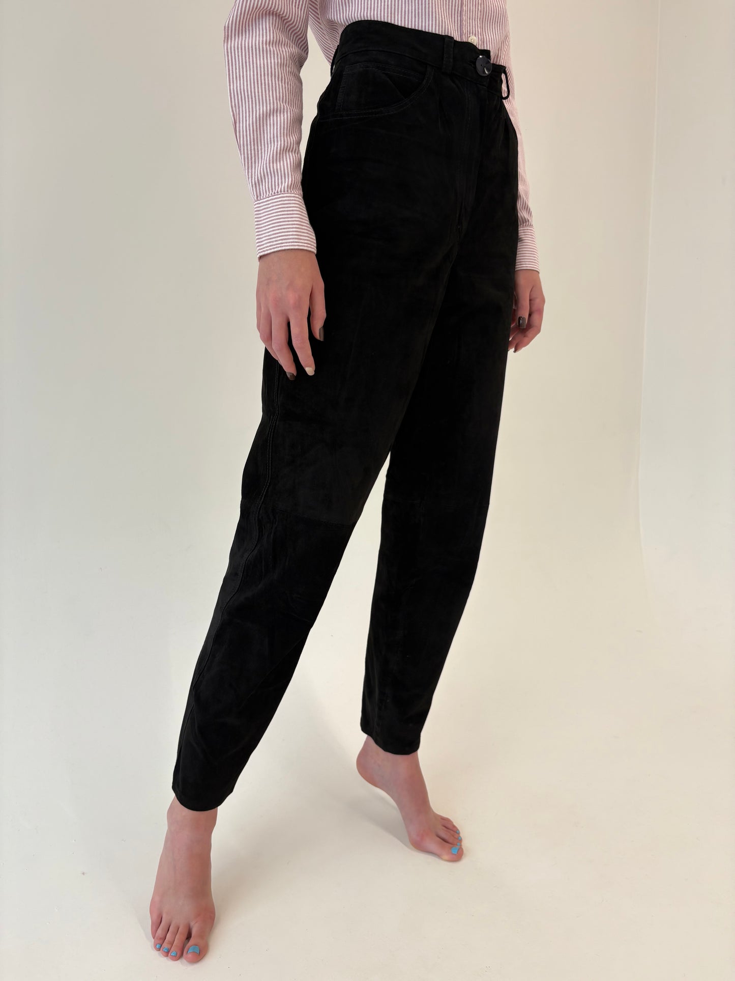 Pantaloni negri mom fit din piele naturală întoarsă cu talie ultra înaltă