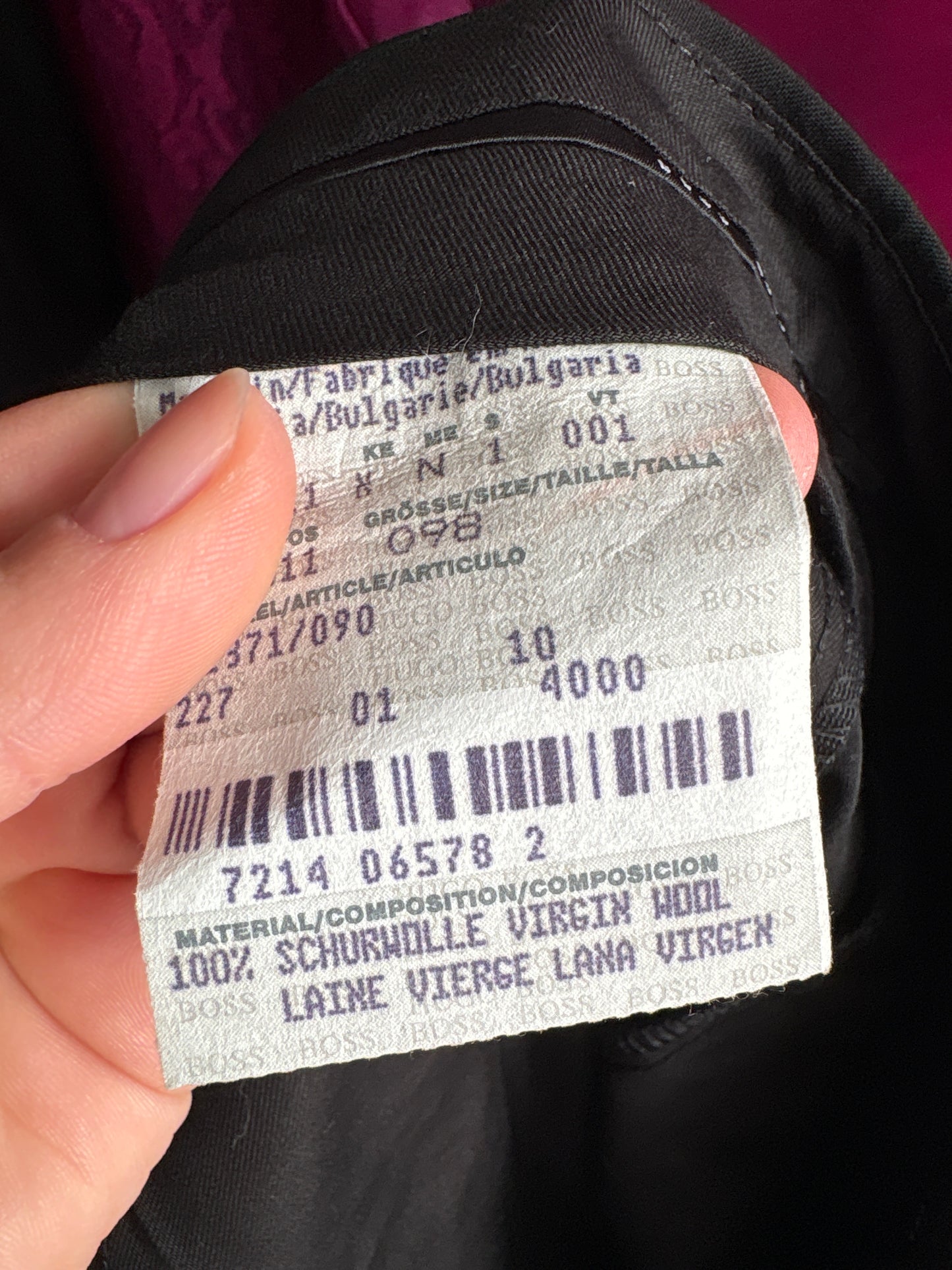 Pantaloni negri Hugo Boss cu vipușca satinata de la zi la seară