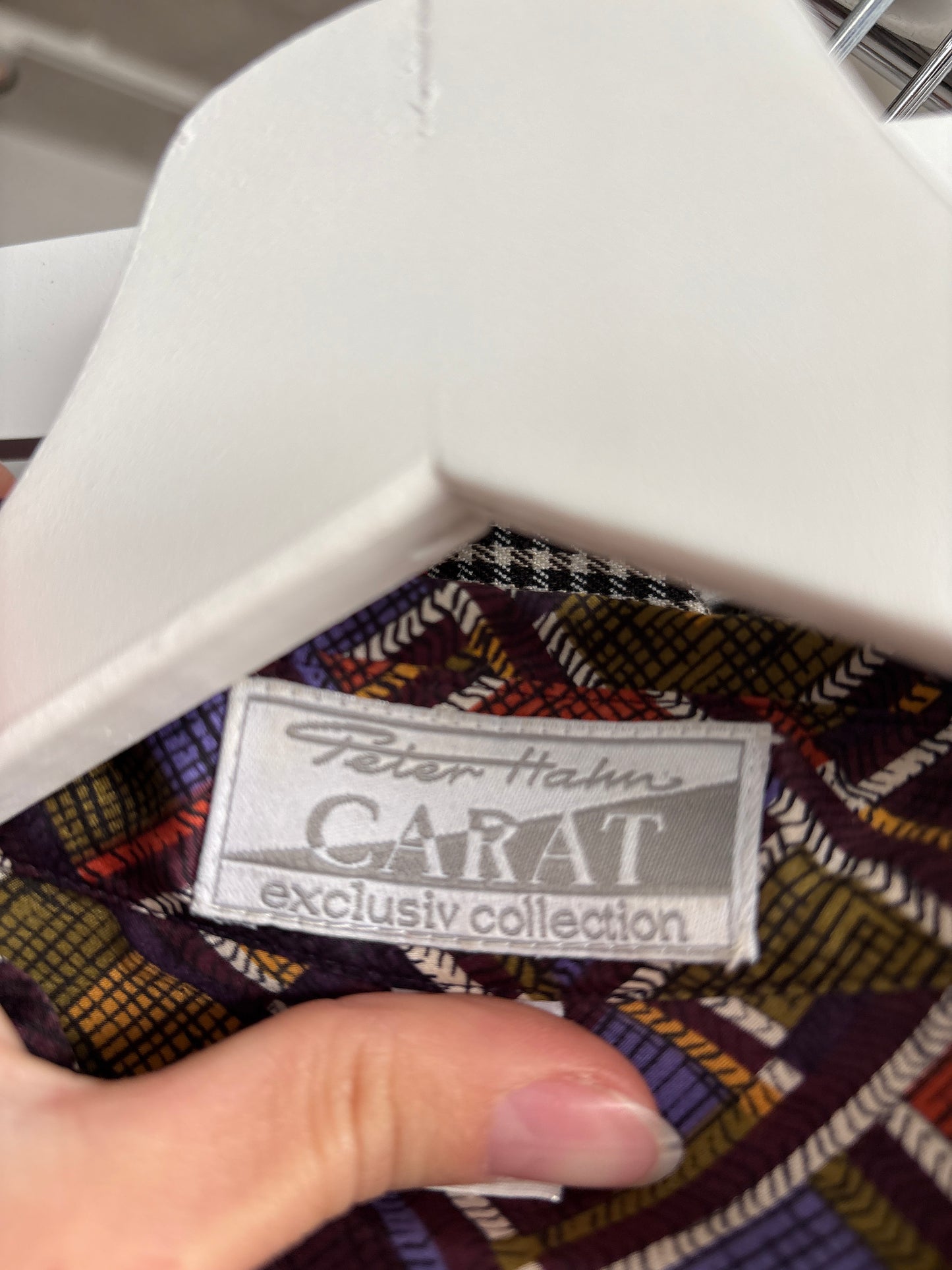 Cămașa cu print din mătase naturală în combinație superbă de culori