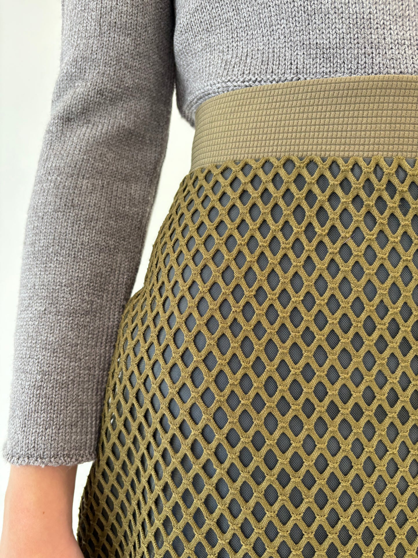 Fustă maxi kaki din material modern texturat cu influențe ușor casual
