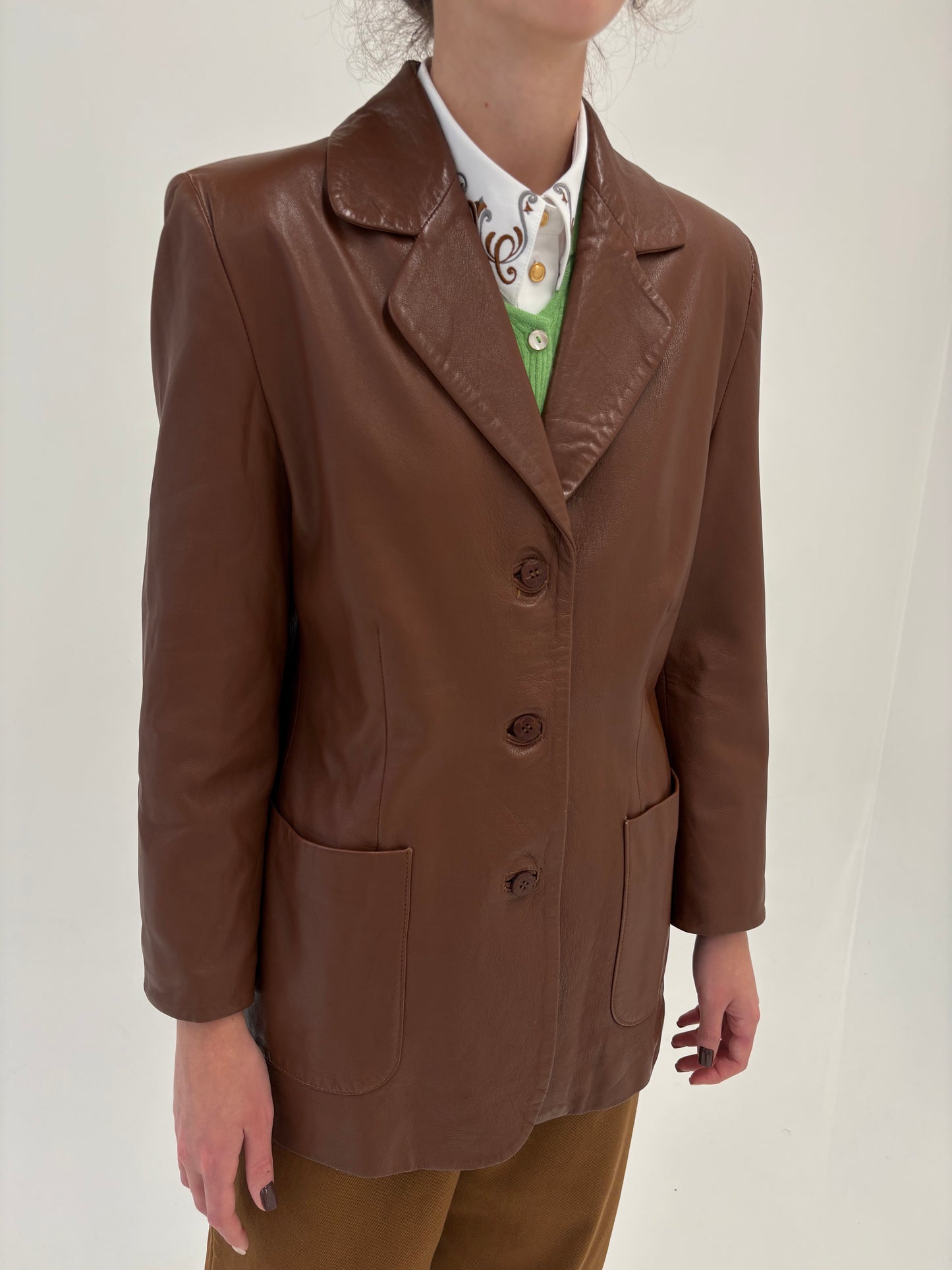 Sacou chocolate brown petite ușor cambrat din piele naturală