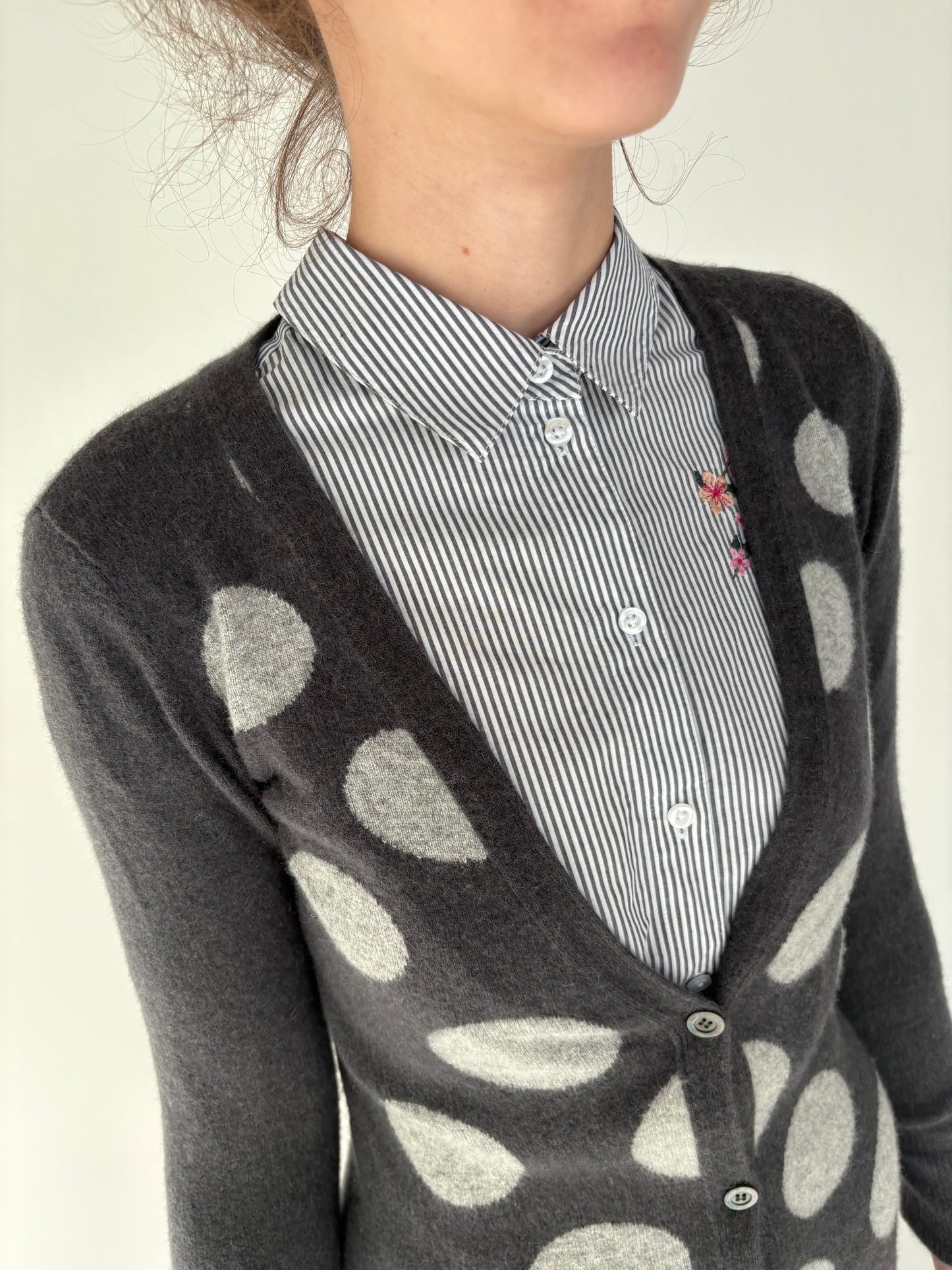 Cardigan lung / rochie mini cu buline din cașmir și lana extrafina