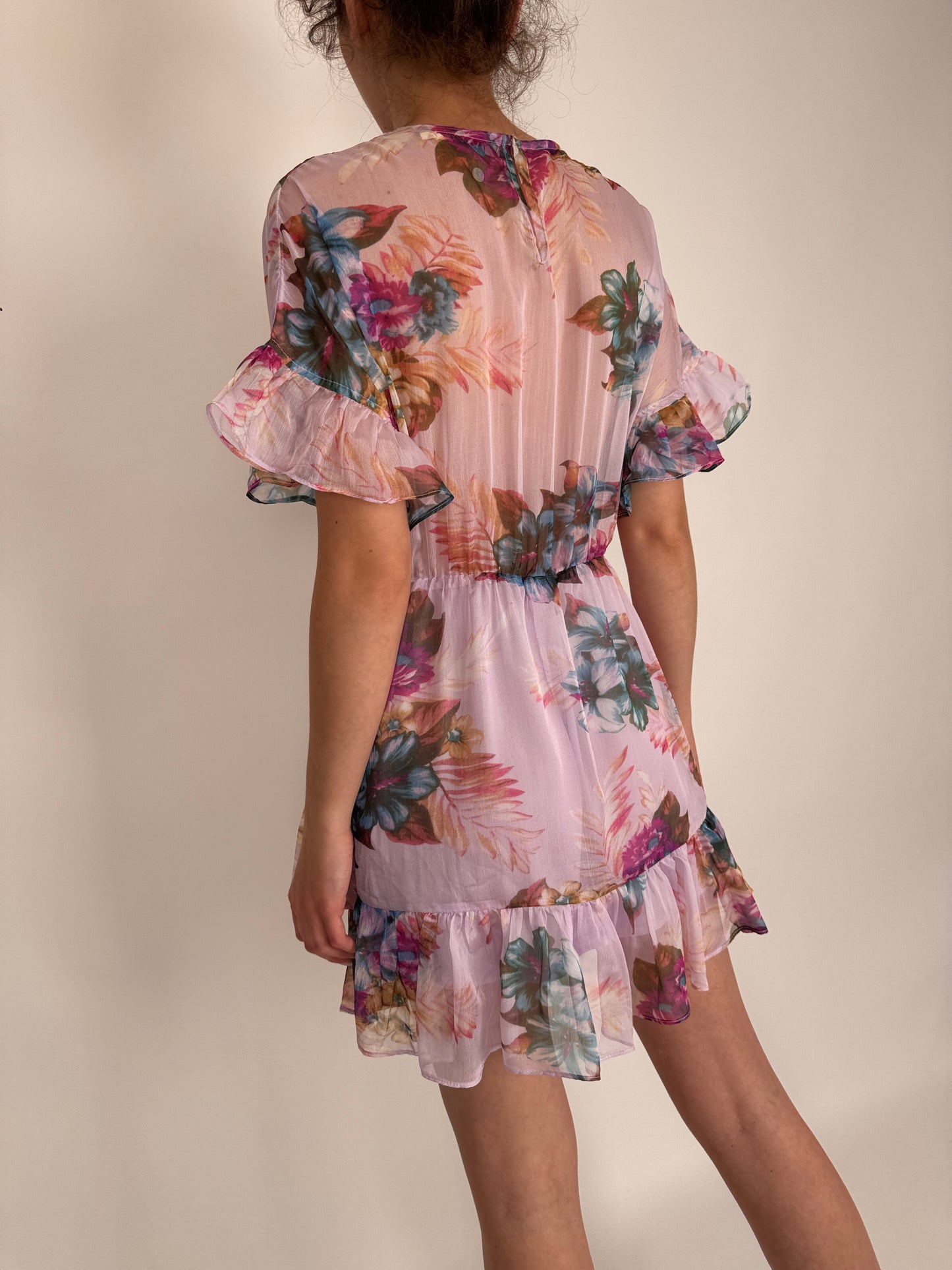 Rochie roz pudrat cu print floral superb și talie marcată elastică