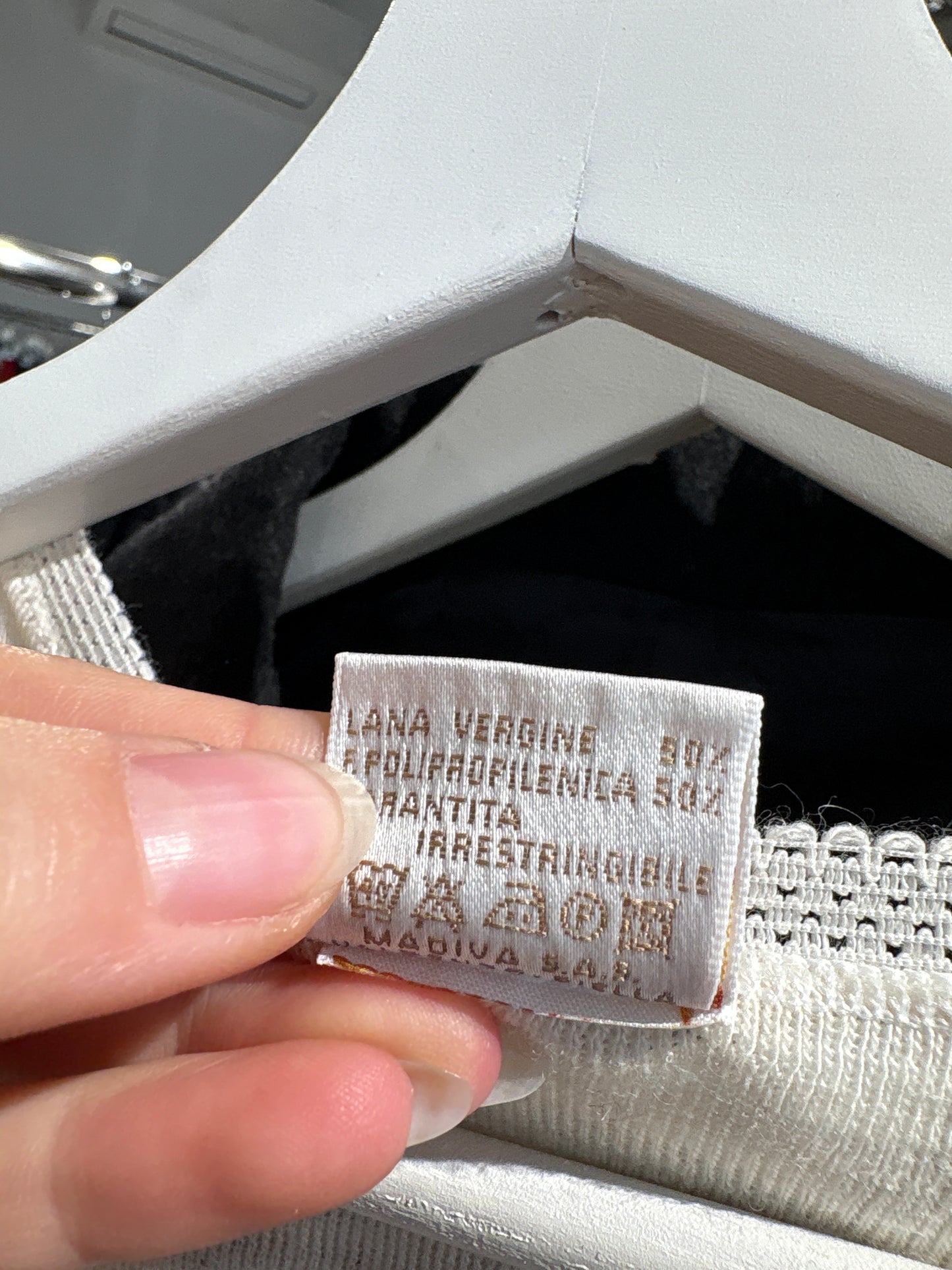 Top cambrat italian din mix de lana extrafina irestringibila