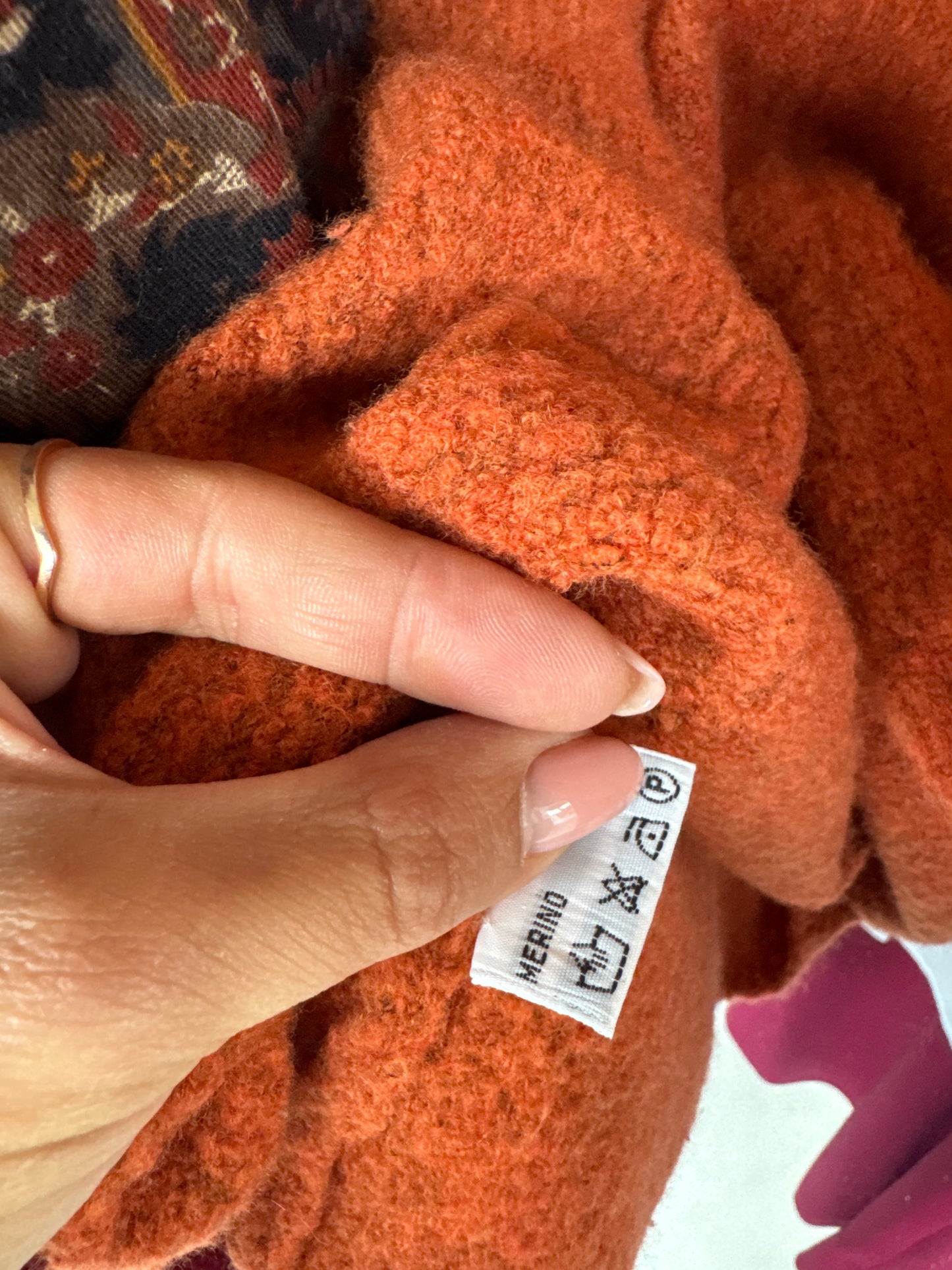 Pulover burnt orange din lana merino extrafina de gramaj mare