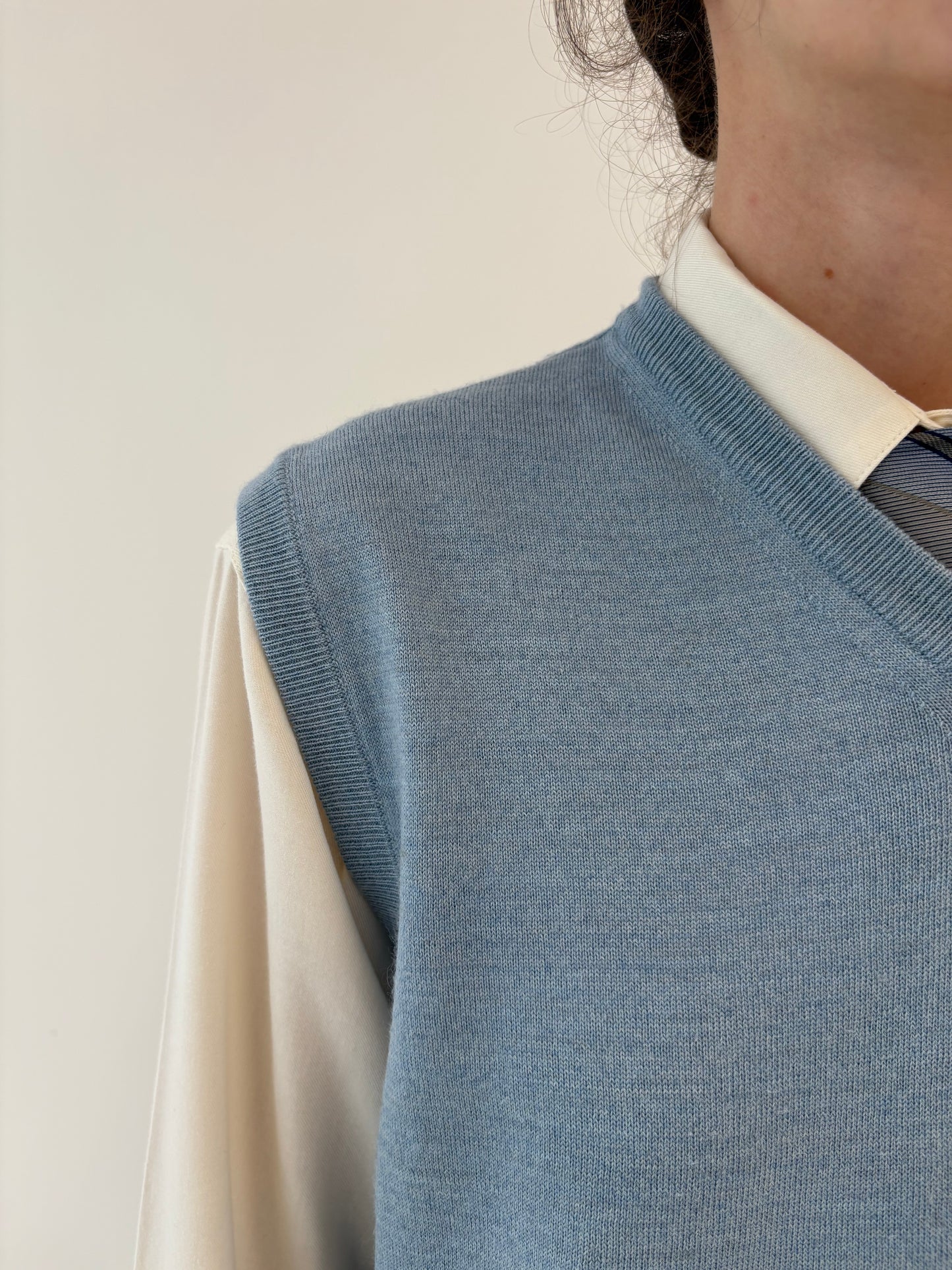 Vestă / top baby blue din lana merino extrafina