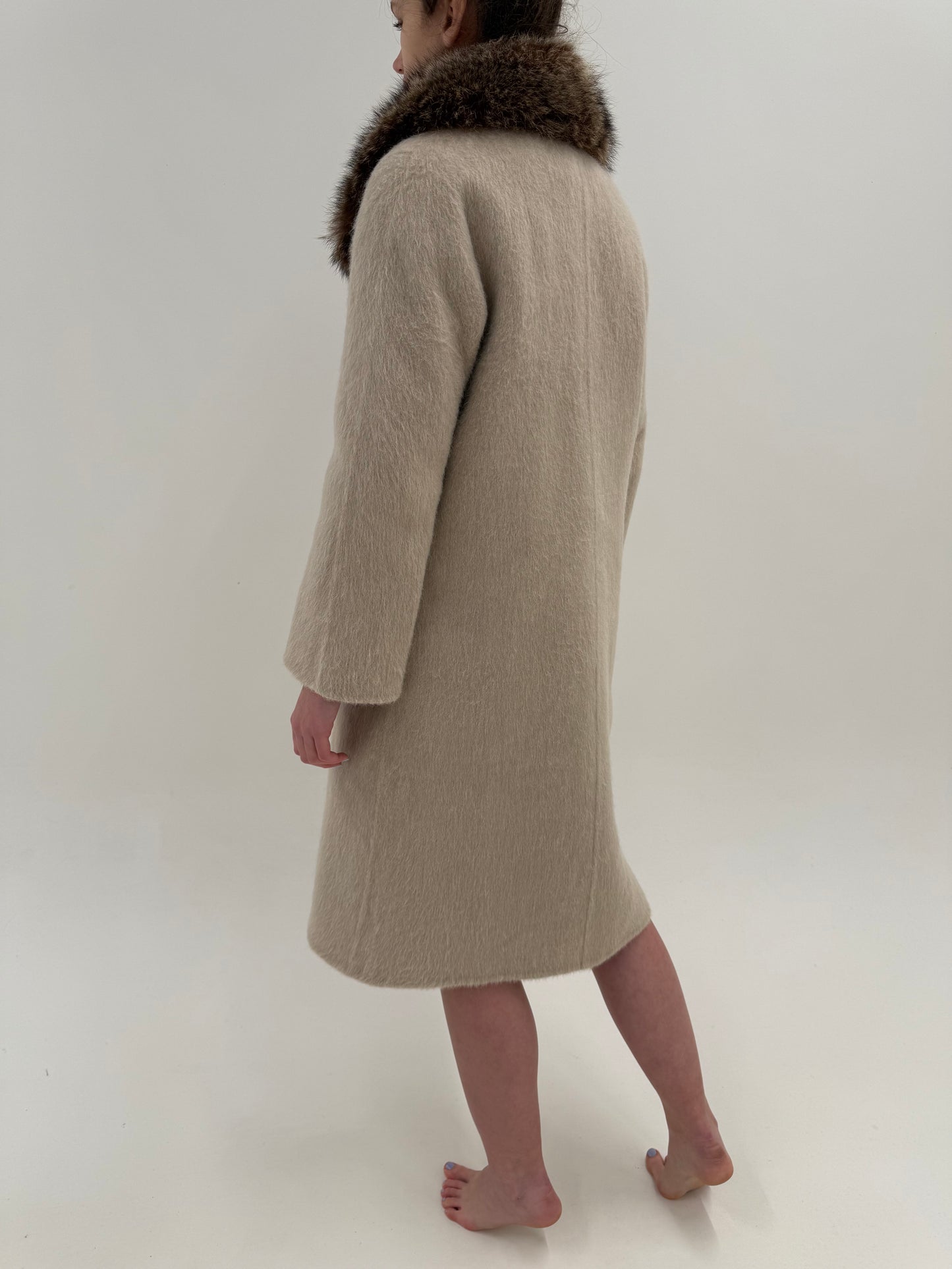 Palton ultra luxury Piacenza lucrat manual din cașmir și lana cu guler amplu de blană