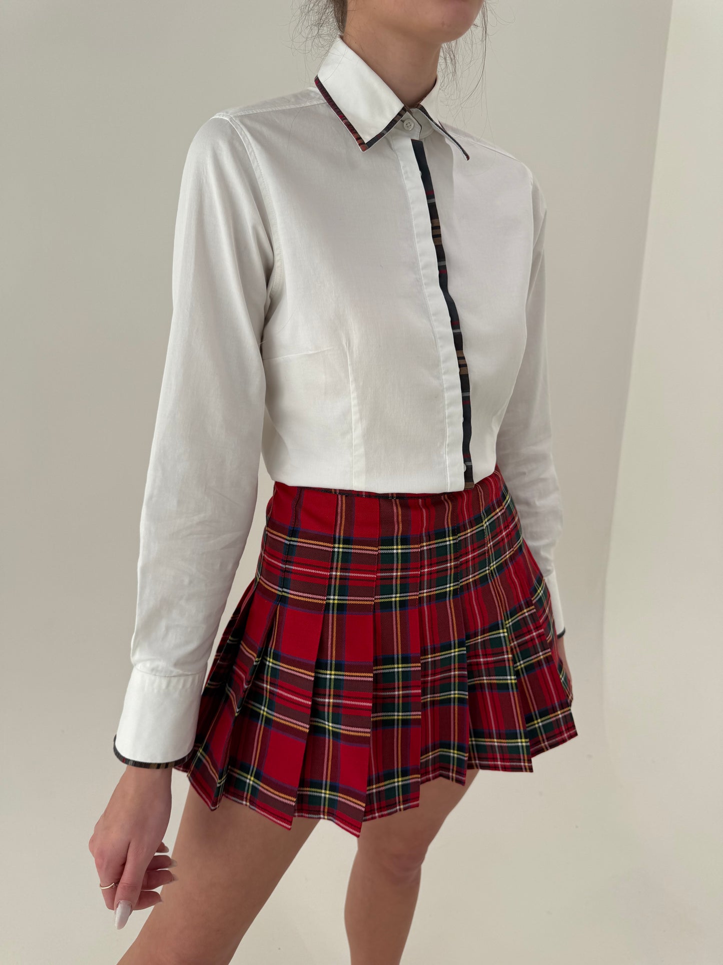 Fustă plisată cu pantaloni scurți pe dedesubt în carouri și talie ultra înaltă