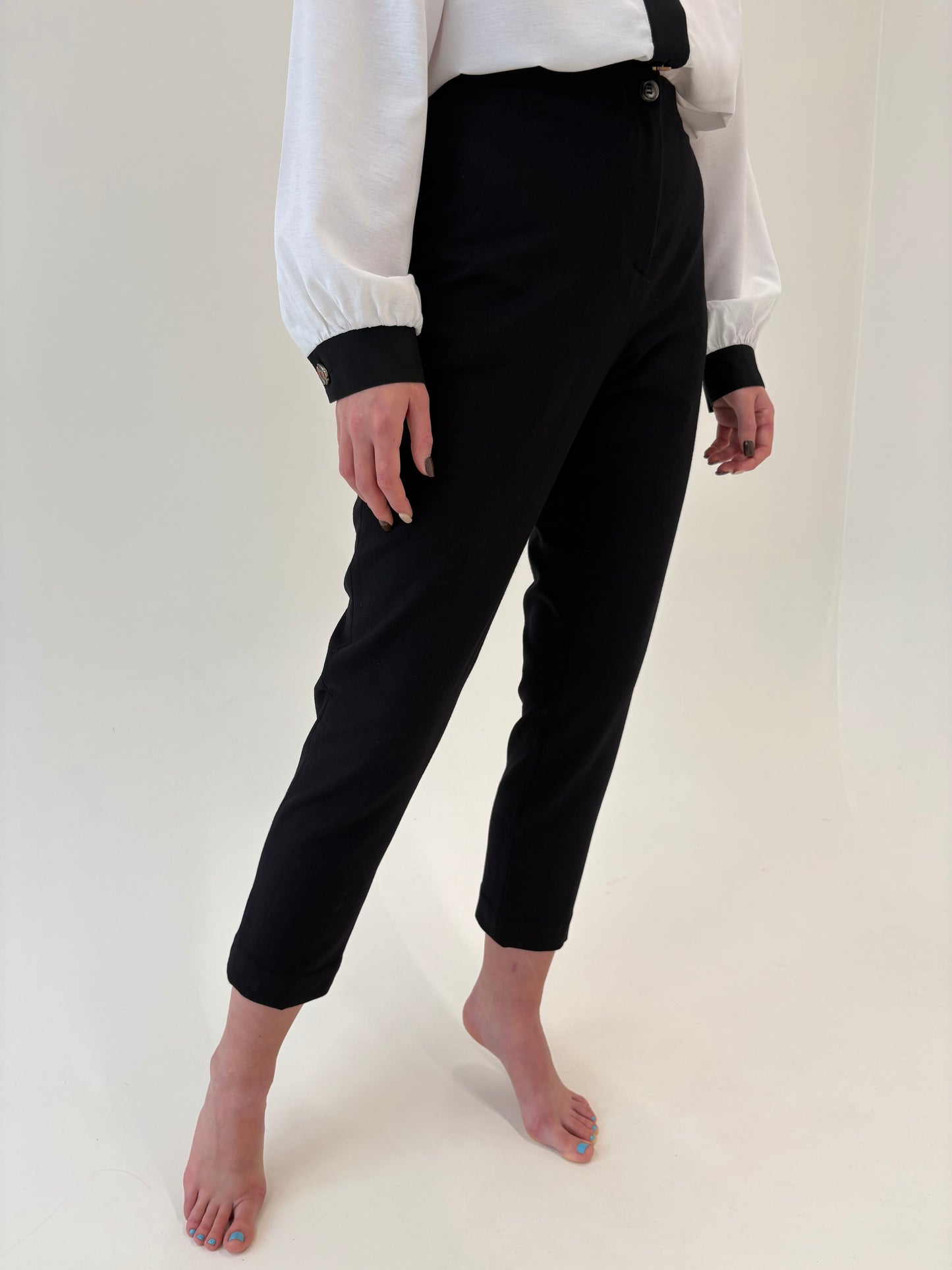 Pantaloni negri italienești petite din lana extrafina confort de la zi la seară