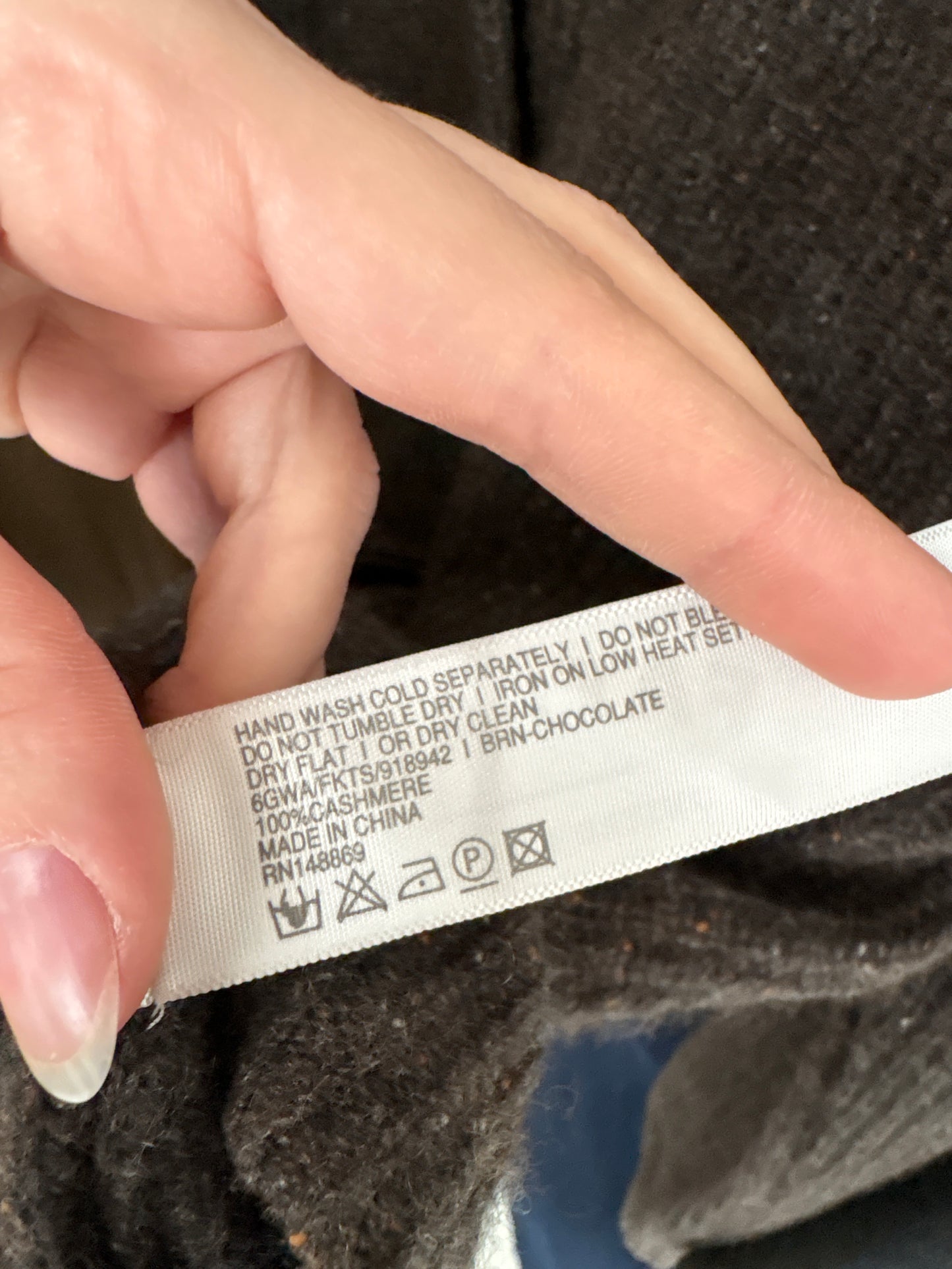 Cardigan light taupe din cașmir cu inserții curcubeu