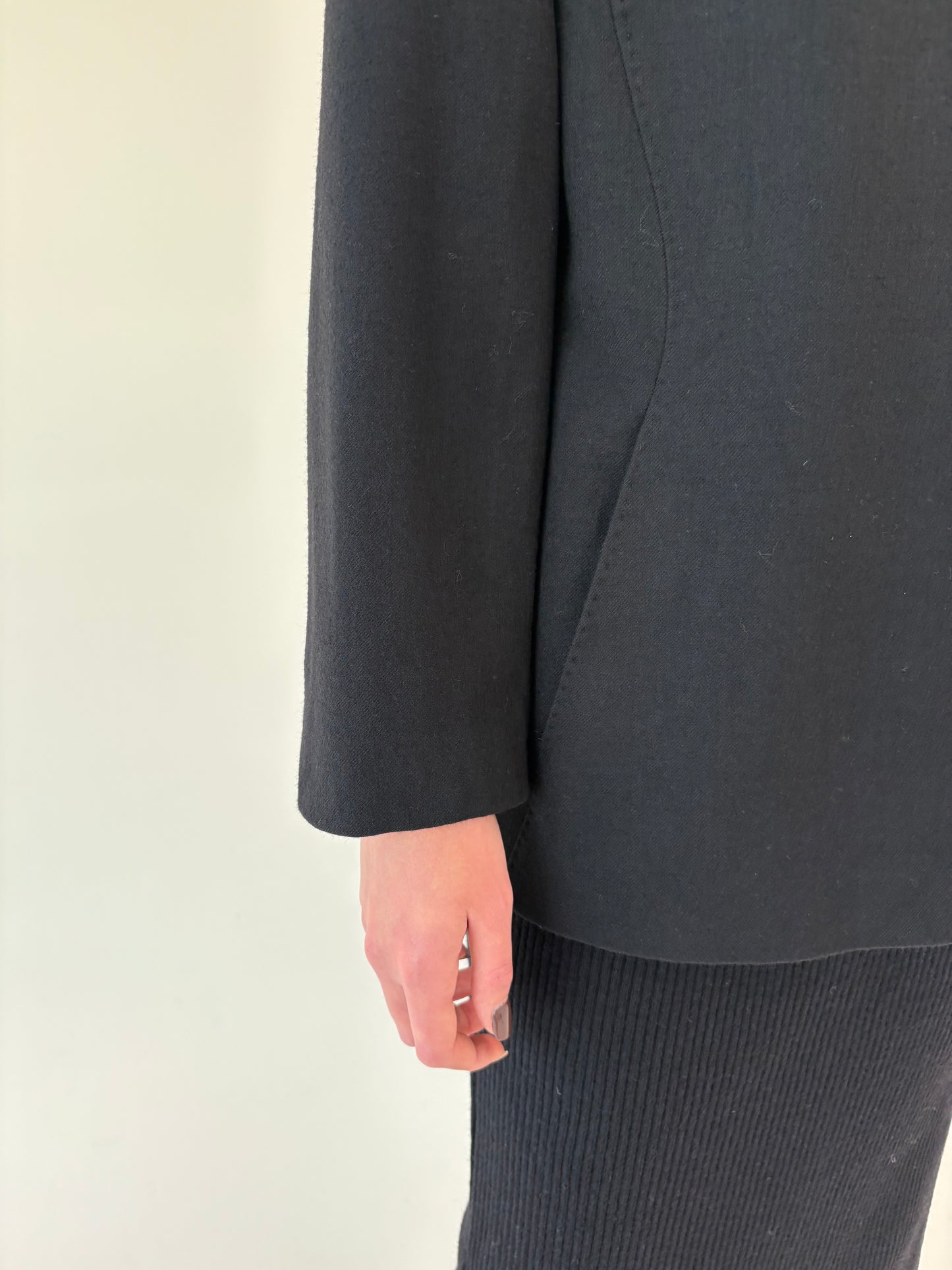 Jacheta petite neagră de brand luxury Krizia din lana extrem de fină