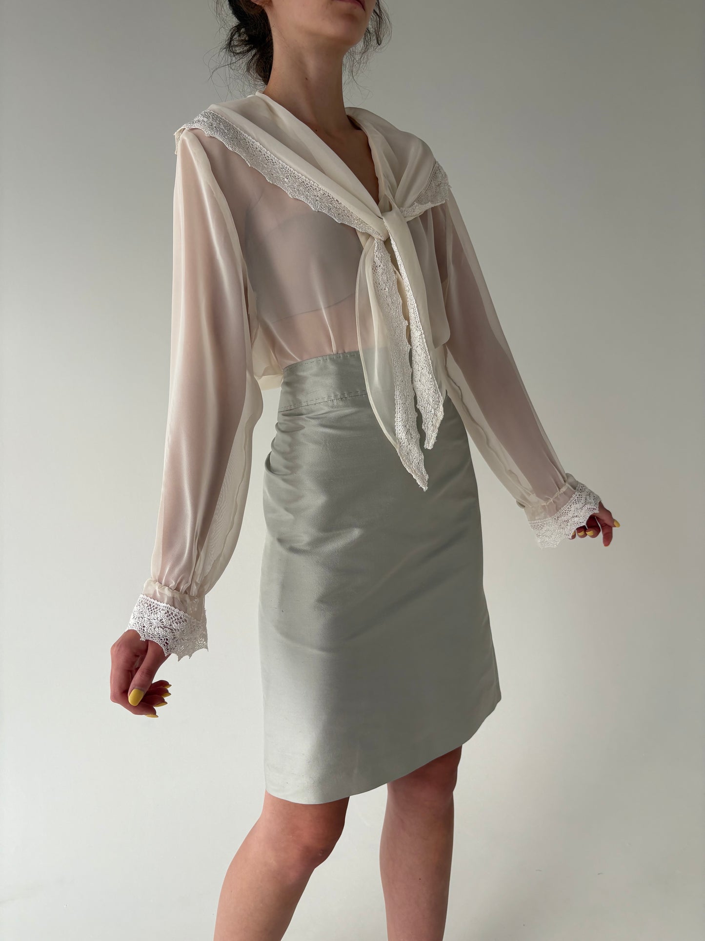 Fustă din gama Max Mara nouă din mătase naturală silver gray
