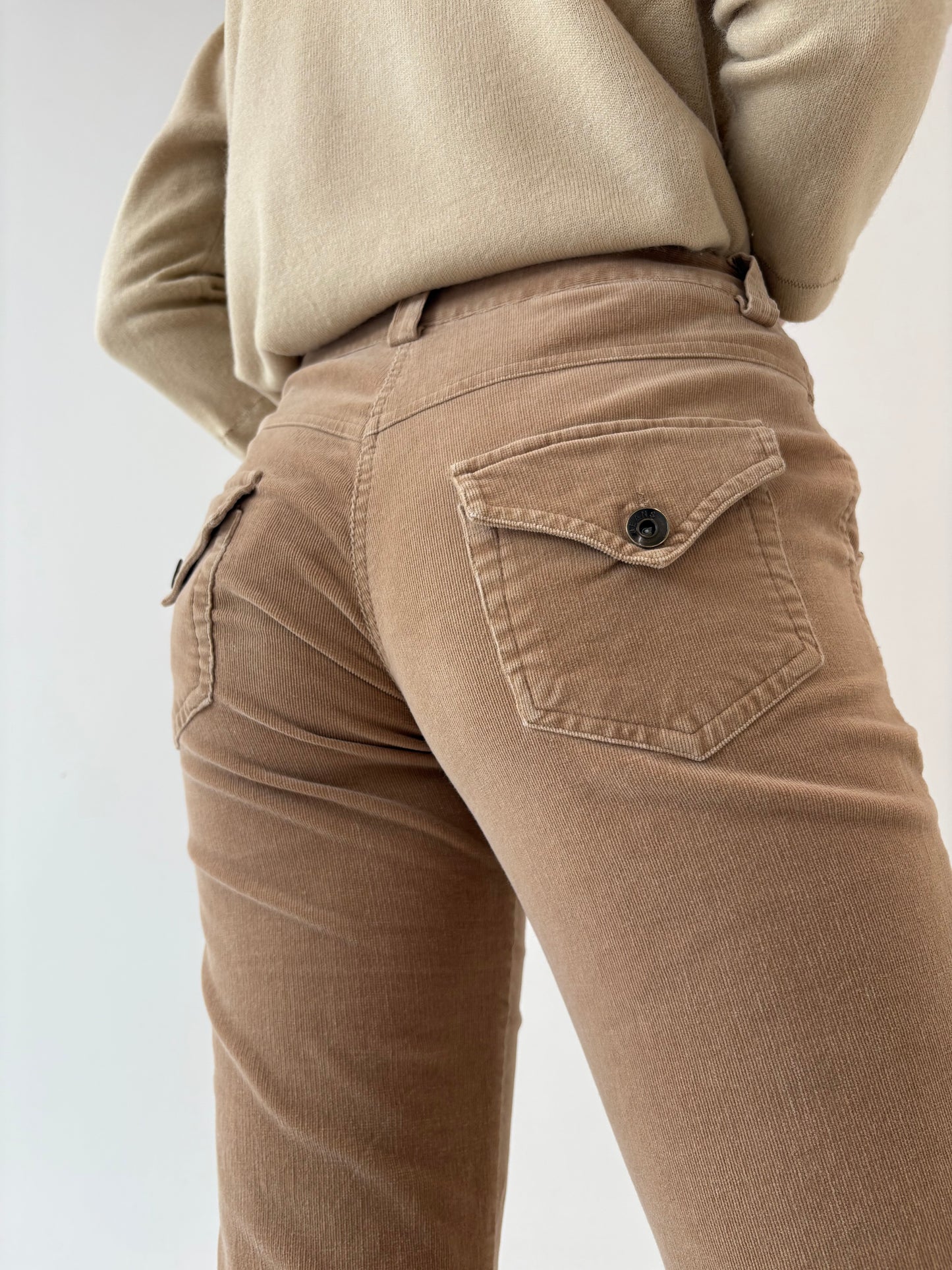 Pantaloni camel evazați din corduroy confort modelatori