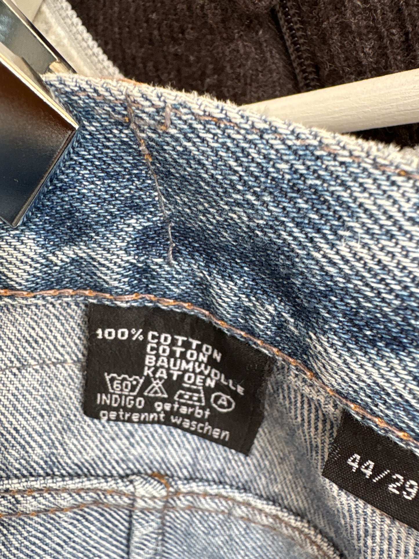 Jeans vintage mom fit cu ținuta și talie ultra înaltă