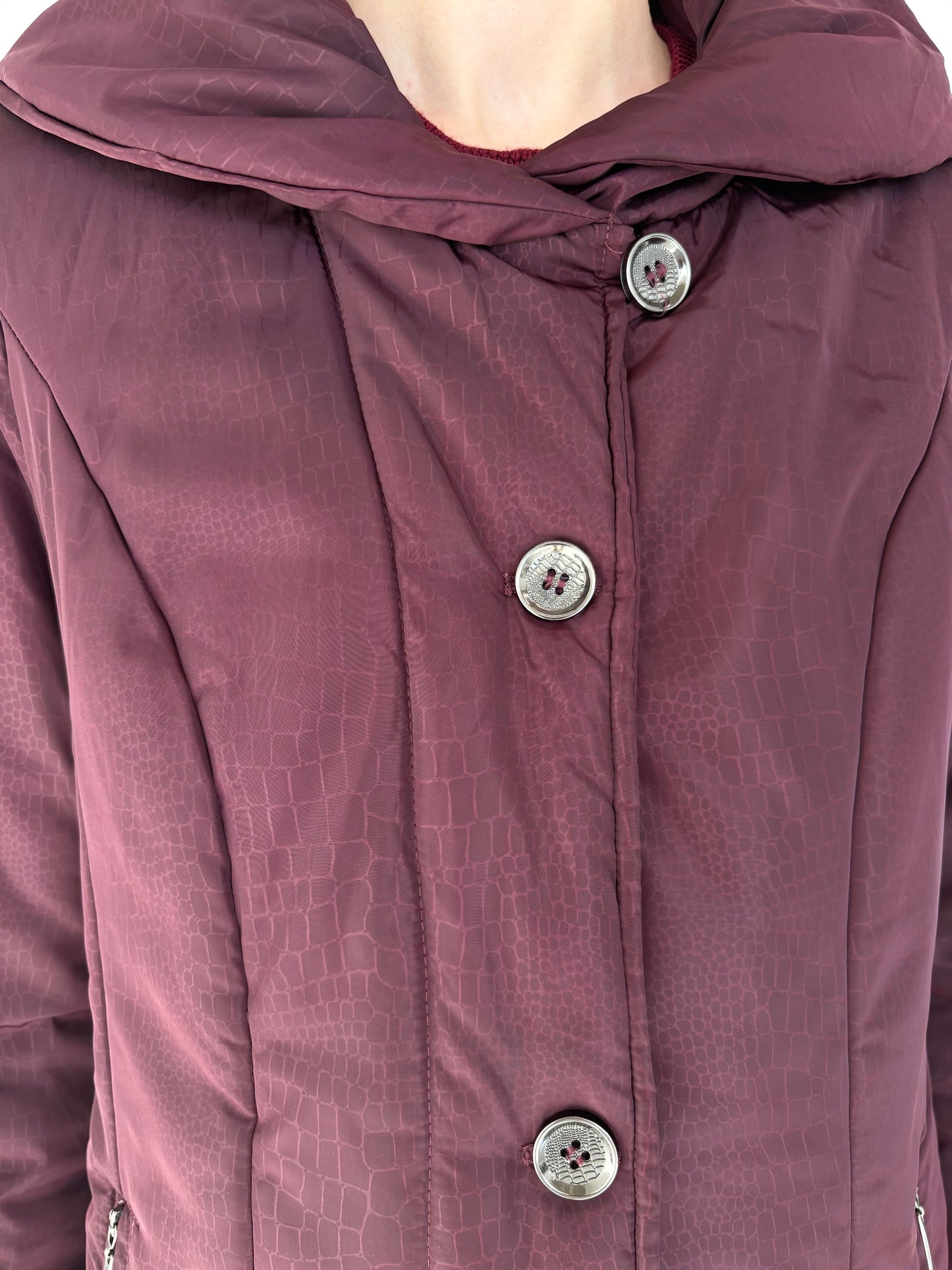 Geacă burgundy în croi ușor cambrat din material impermeabil