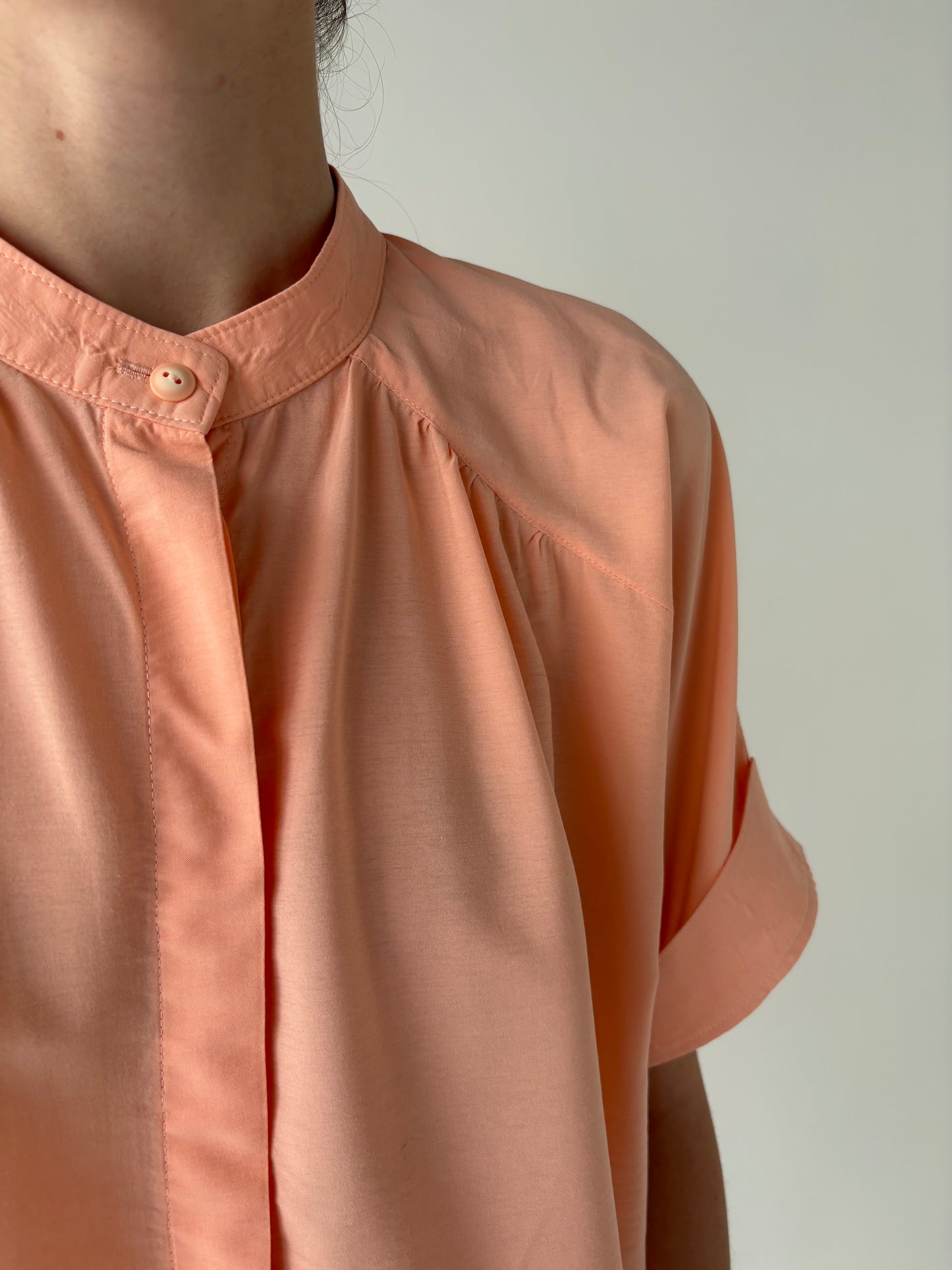 Cămașa vintage salmon orange cu mânecă fluture