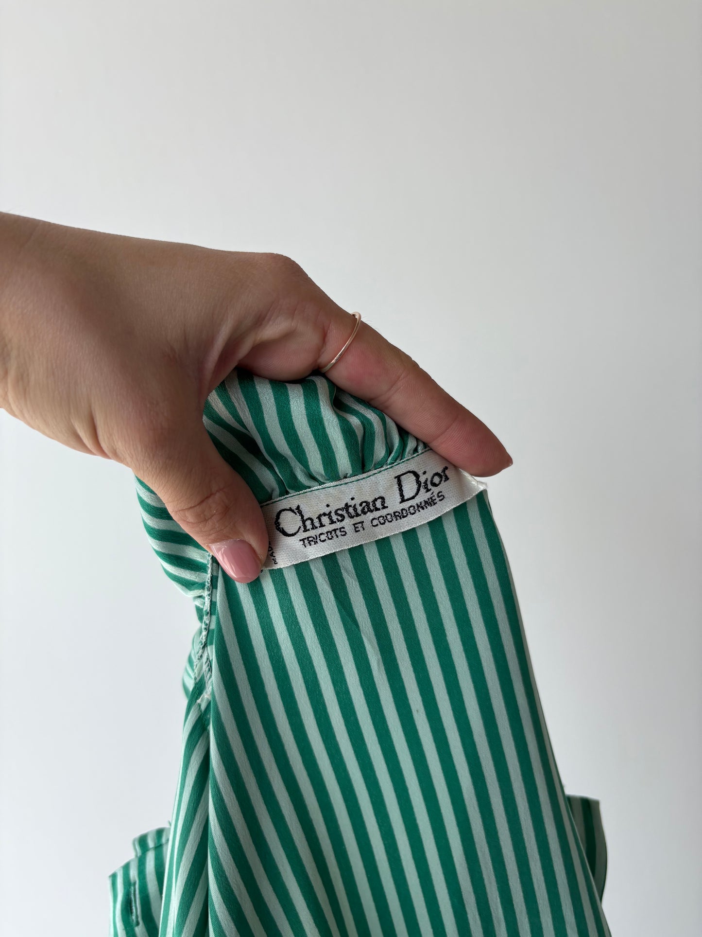 Cămașa vintage Christian Dior cu jabou din mătase naturală